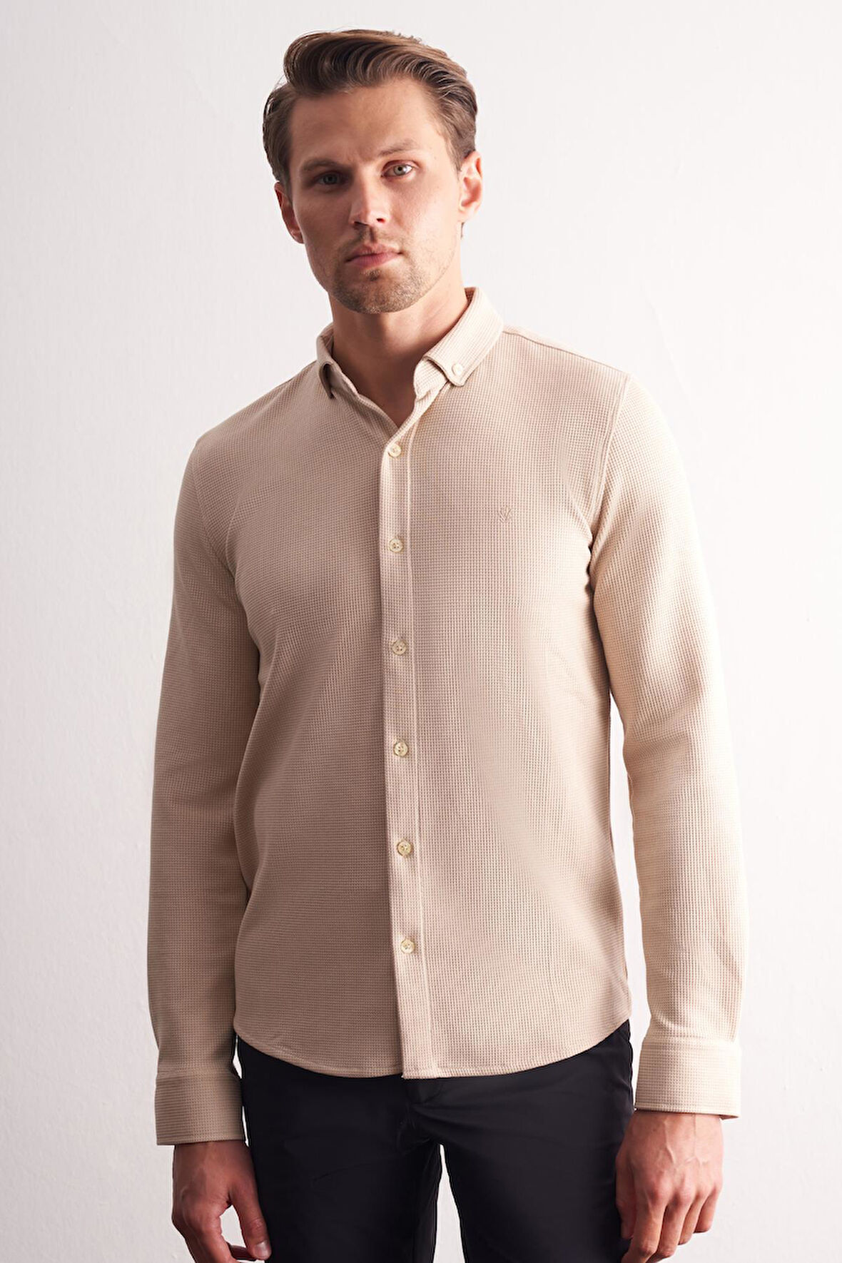 Bej Uzun Kol Düğmeli Yaka Kendinden Desenli Pamuklu Slim Fit Gömlek 1004255267