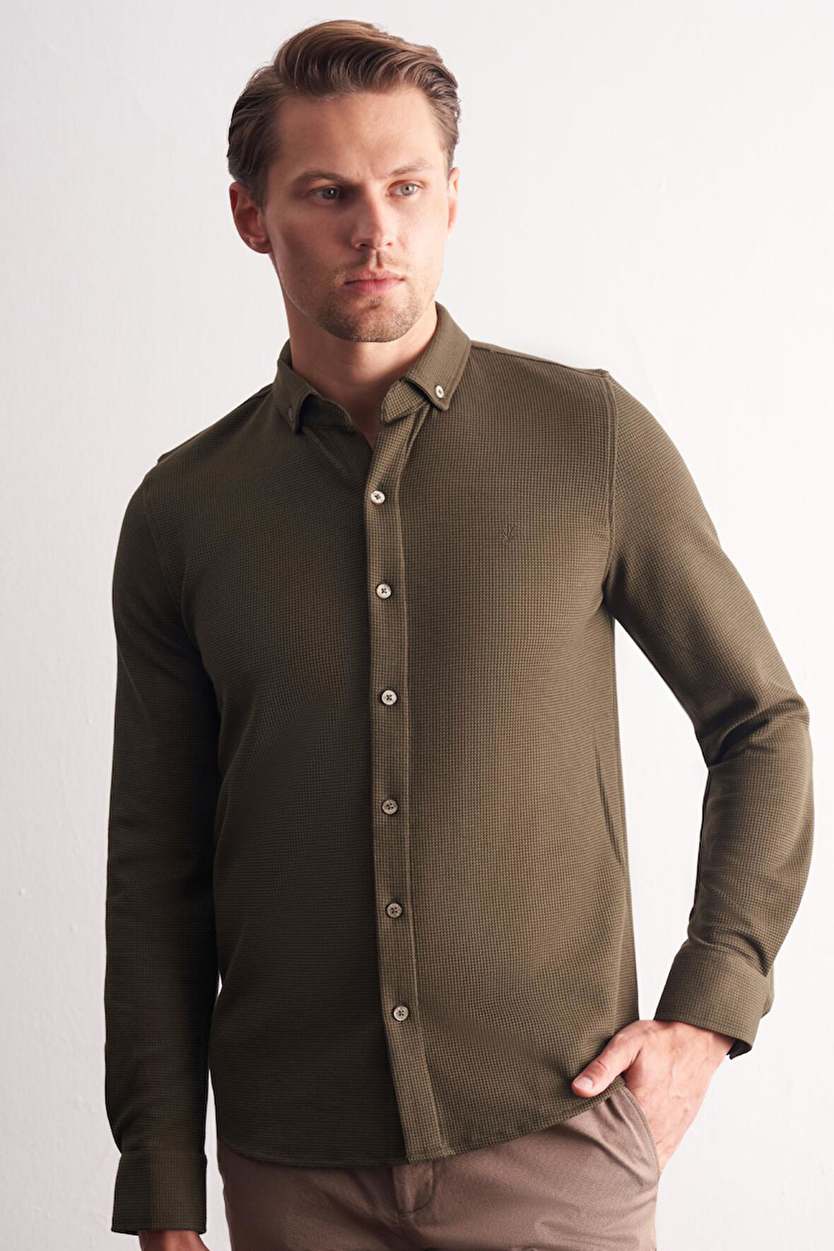 Haki Uzun Kol Düğmeli Yaka Kendinden Desenli Pamuklu Slim Fit Gömlek 1004255267