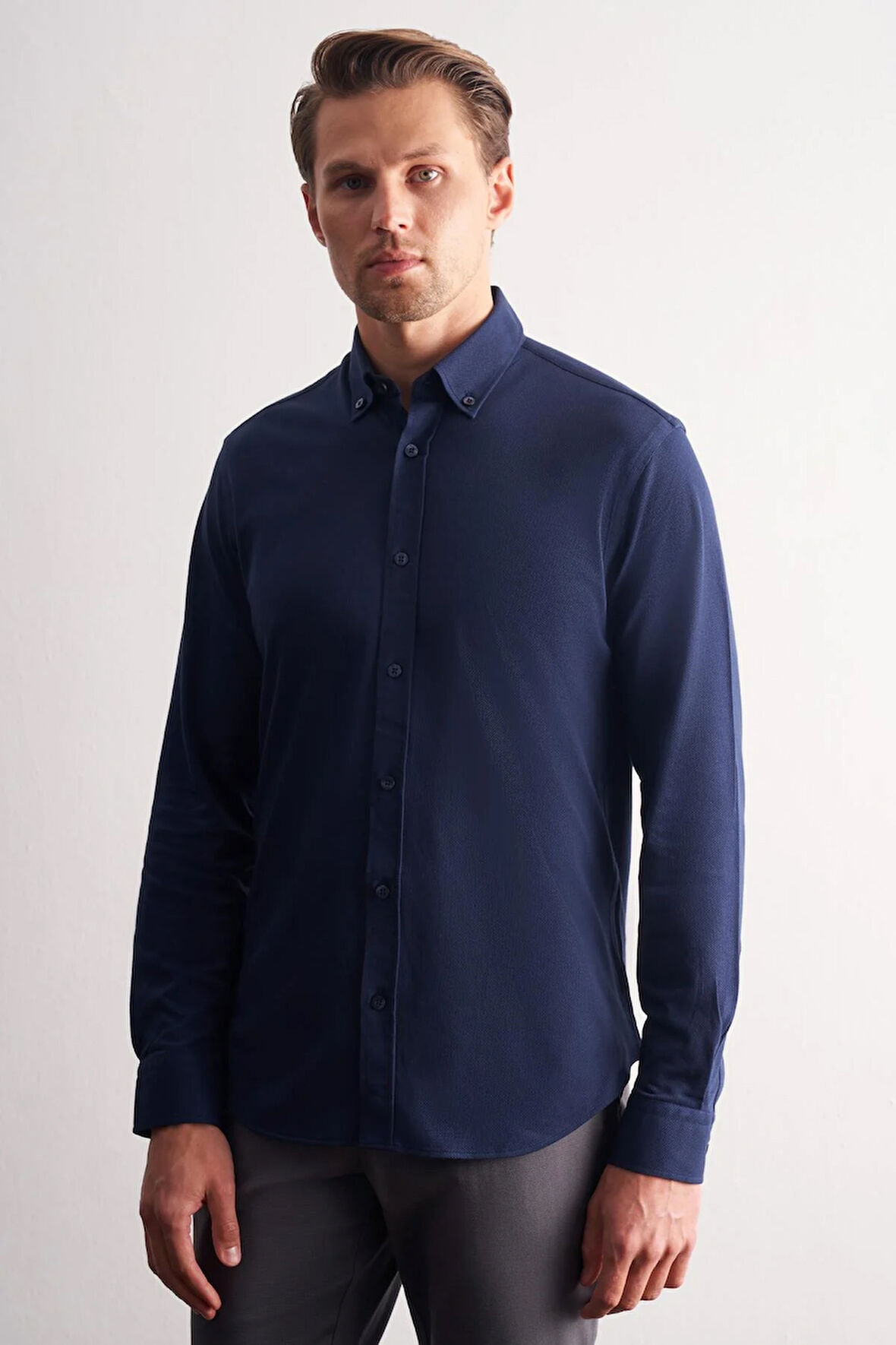 Lacivert Düğmeli Yaka Kendinden Desenli Örme Uzun Kol Performans Ürün Slim Fit %100 Pamuk Gömlek 1004255272