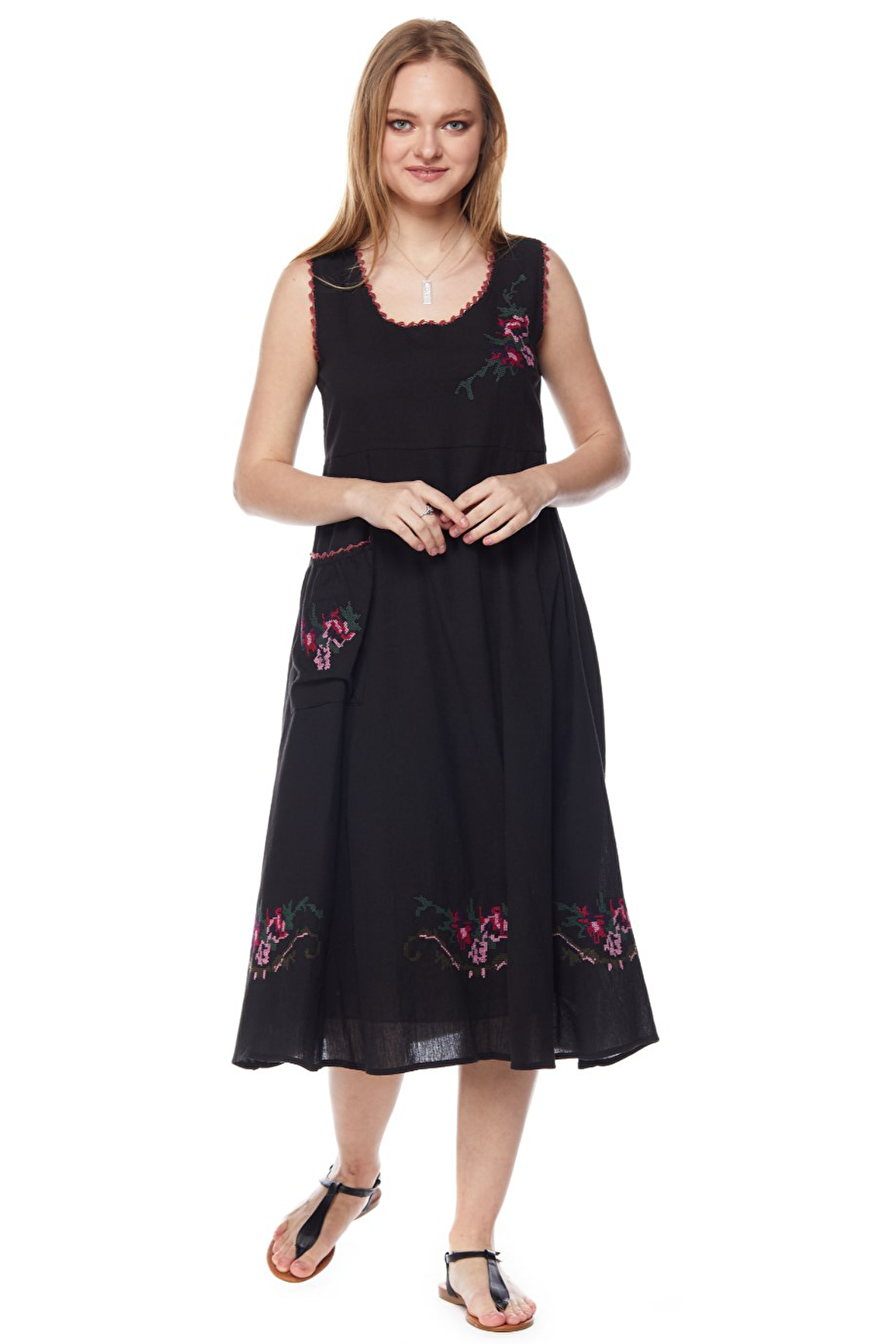 Şile Bezi Siyah Kolsuz Nakışlı Elbise