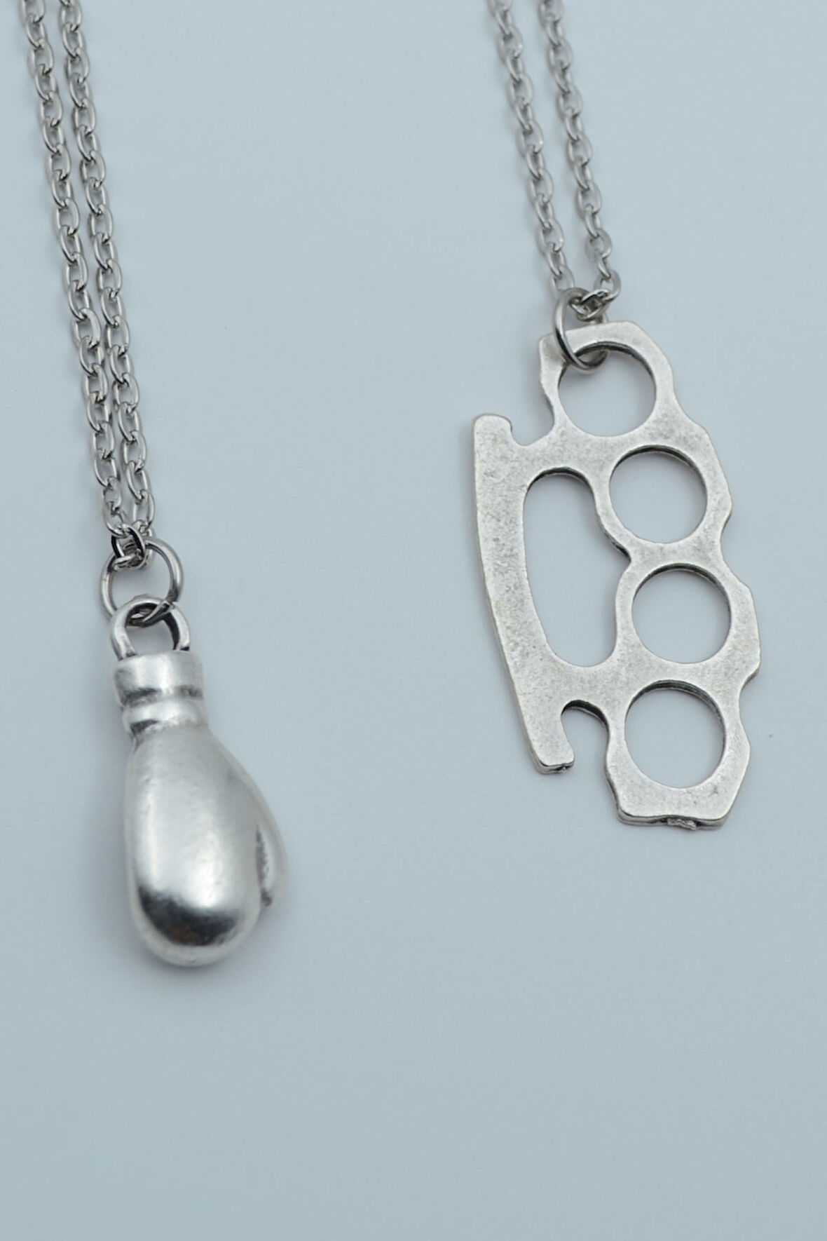 2'li Boks Eldiveni Muşta Gümüş Kaplama Kolye Seti