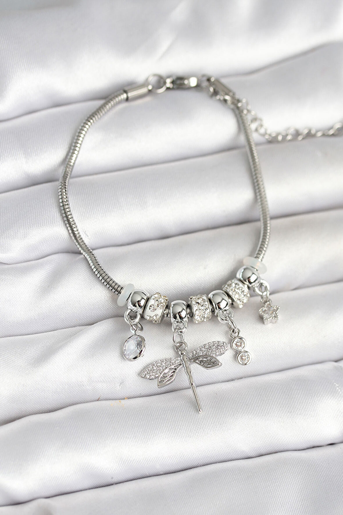 Pirinç Gümüş Renk Yusufçuk Charmlı Kadın Bileklik