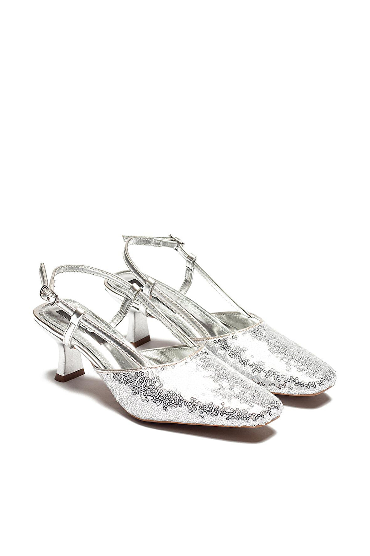 Kadın Gümüş Renk Sivri Burun Pullu Kısa Topuklu Ayakkabı 1010