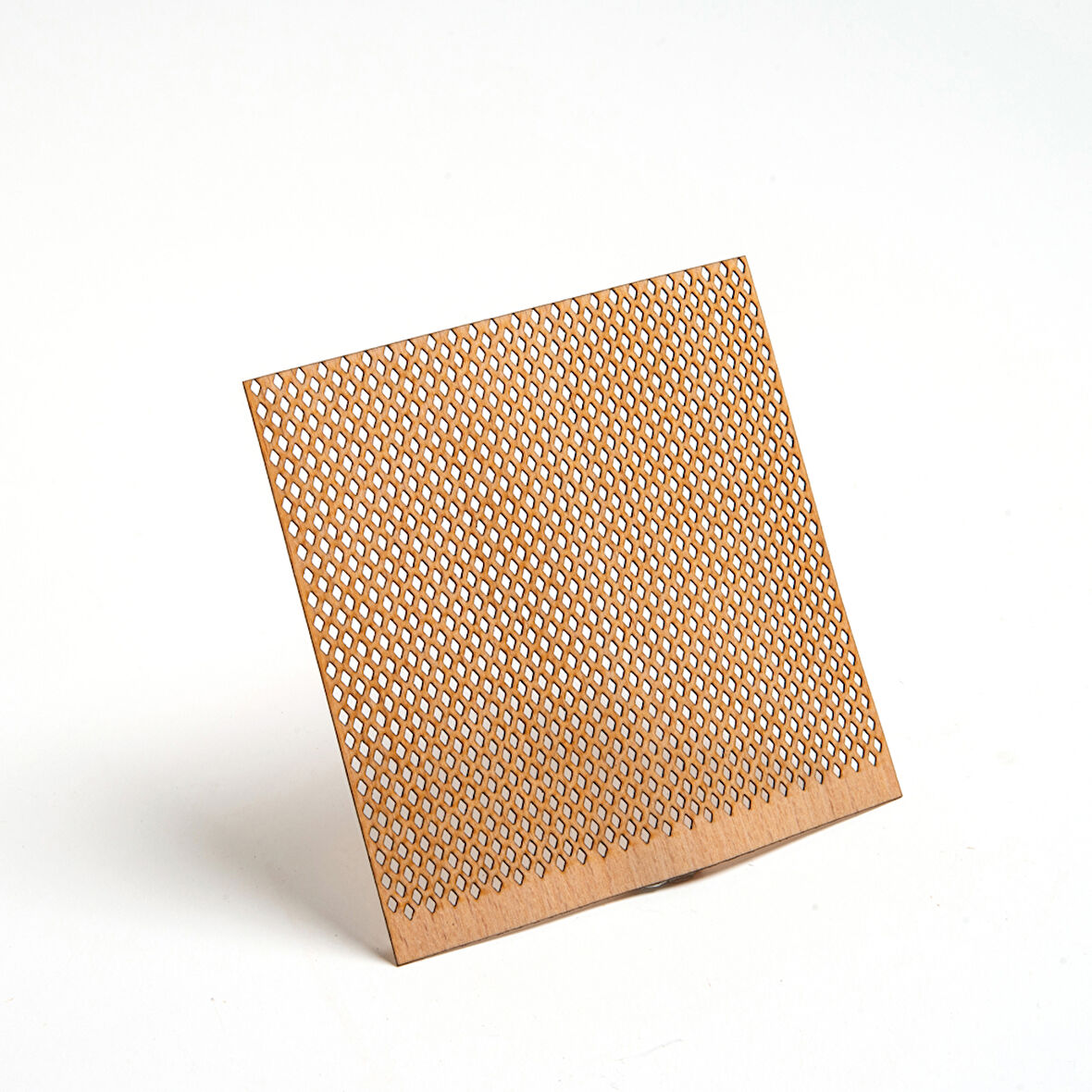 Delikli Model ( Baklava ) Ahşap Mum Fitili ve Yapışkanlı Fitil Sehpası 75 Adet ( 100mm x 100mm x 0,5mm )