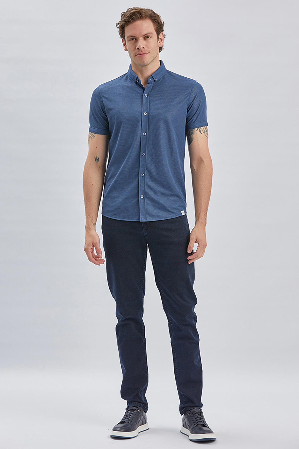 Lacivert Desenli Jakarlı Düğmeli Yaka Casual Slim Fit Dar Kesim Tişört 1011240151