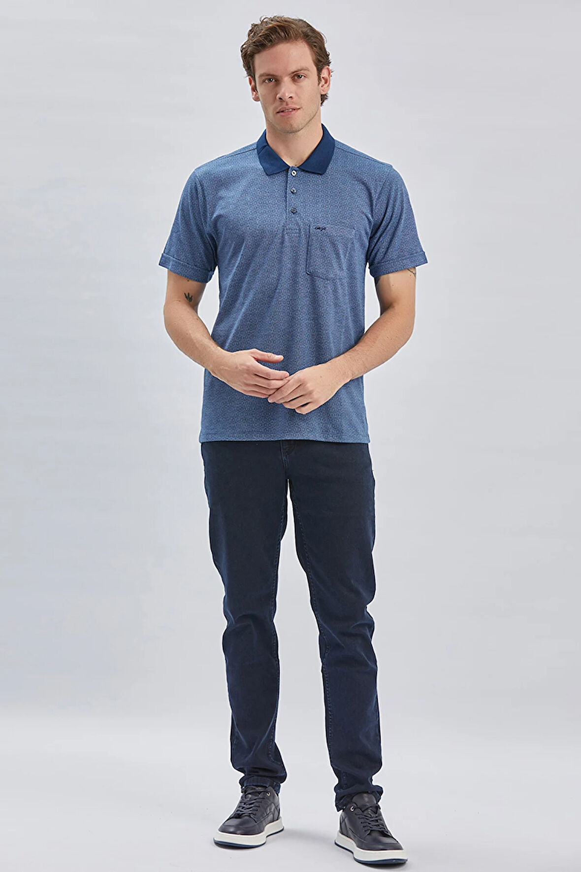 İndigo Mavi Desenli Jakarlı Polo Yaka Cepli Klasik Comfort Fit Rahat Kesim Tişört 1011240172