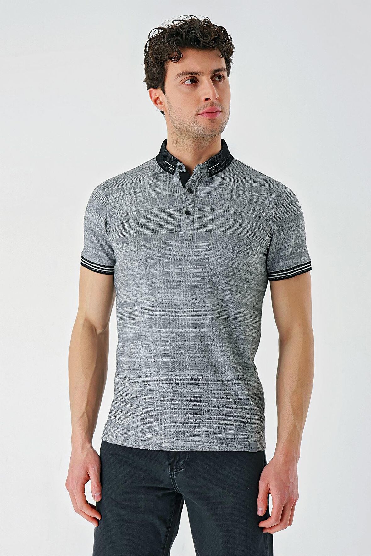 Siyah Desenli Jakarlı Düğmeli Yaka Cepli Casual Slim Fit Dar Kesim Tişört 1011240174