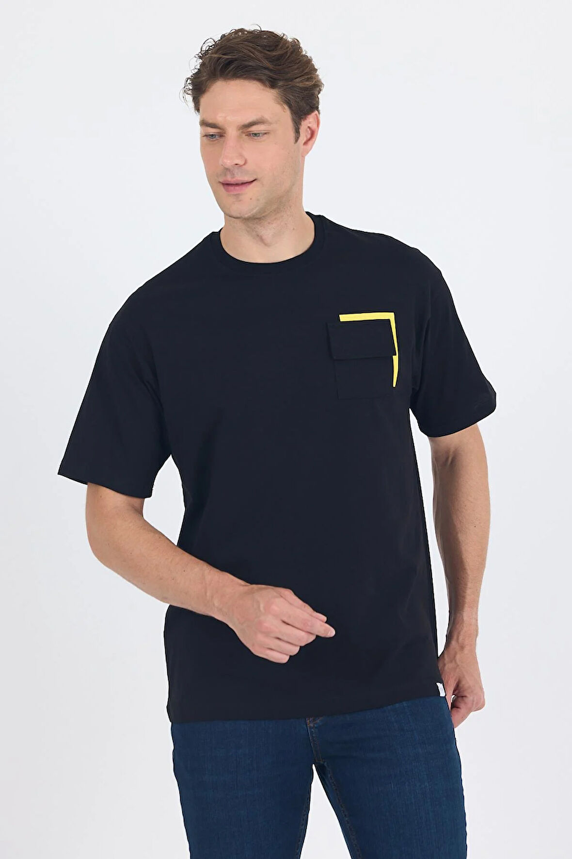 Siyah Kısa Kol Bisiklet Yaka Kapaklı Cep Pamuk Casual Oversize Tişört 1011250131