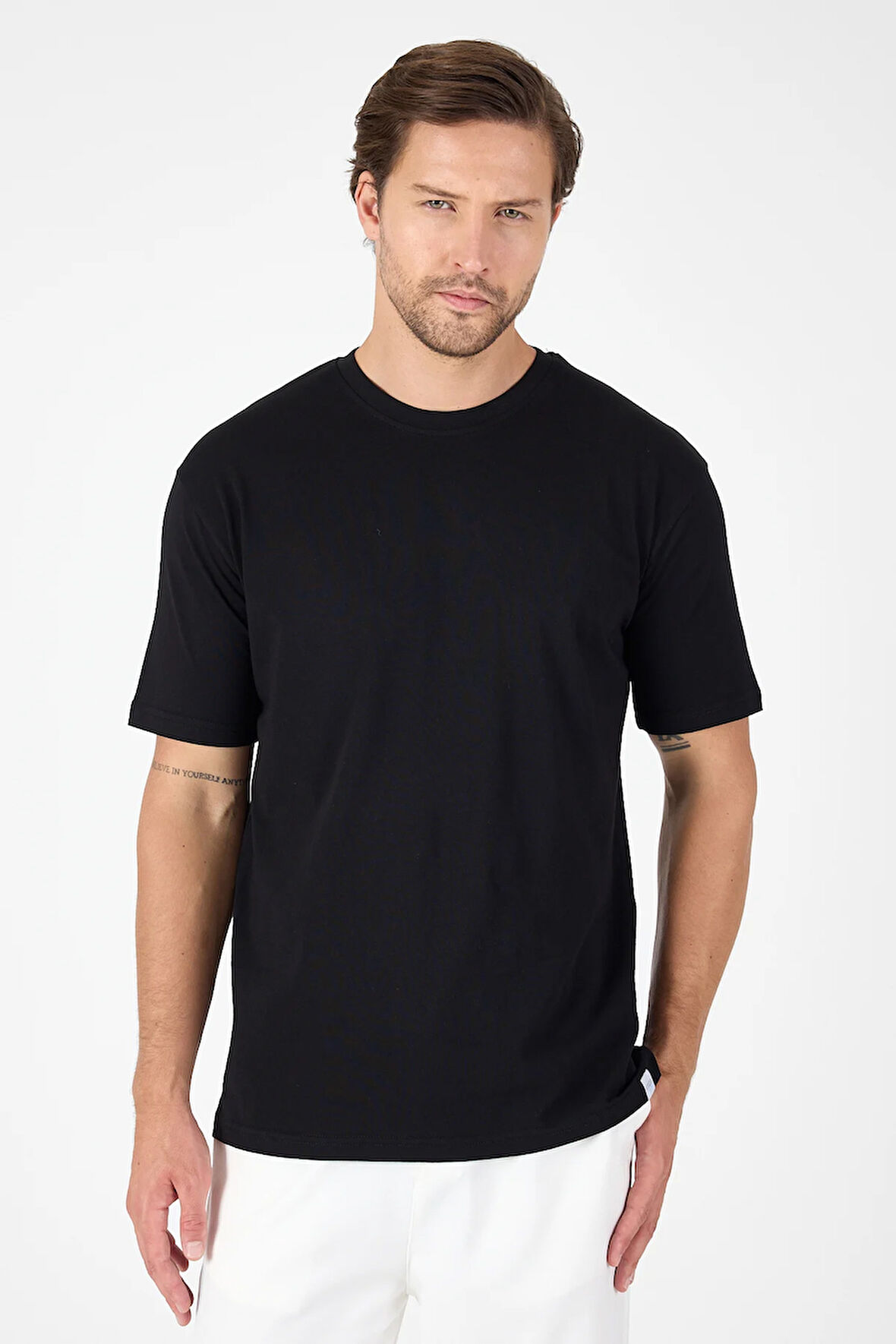 Siyah Bisiklet Yaka Kısa Kol Slim Fit Pamuklu Tişört 1011250191