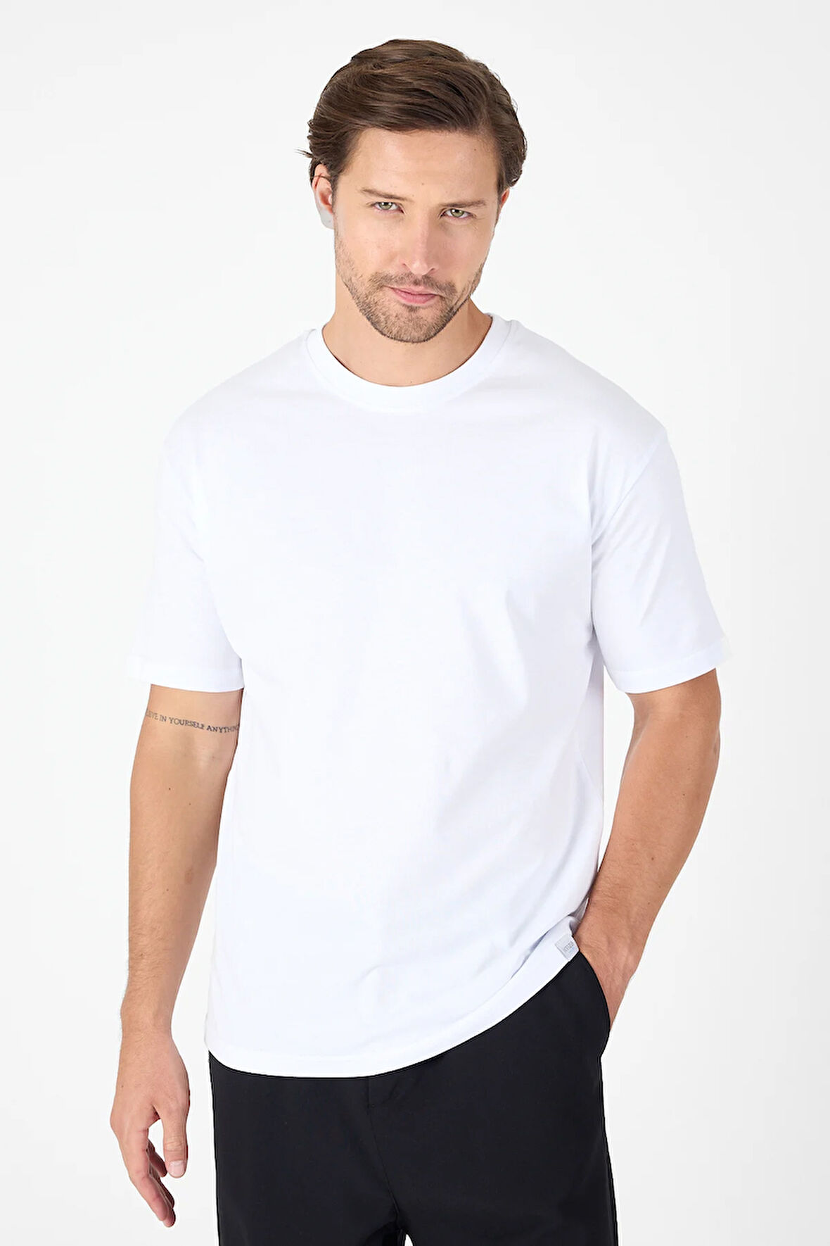 Beyaz Bisiklet Yaka Kısa Kol Slim Fit Pamuklu Tişört 1011250191