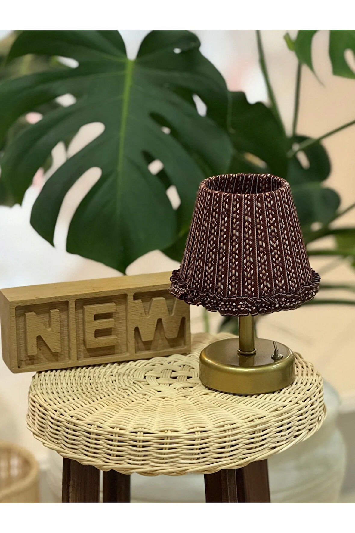 Etnik Desen Kumaş Eskitme Gold Ayaklı Kablosuz Gece Masa Lambası