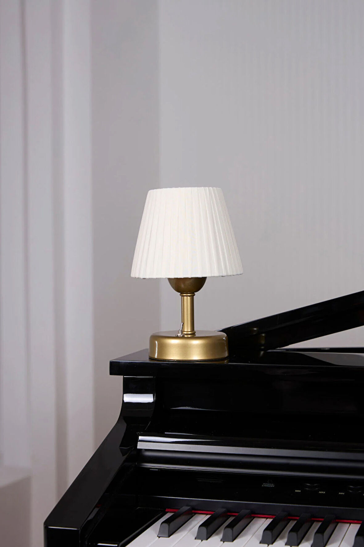 Osmanlı İpeği Pileli Kablosuz Masa Lambası -Alt Eskitme Gold Led Işık ( 9v Pil 75-90 Saat)