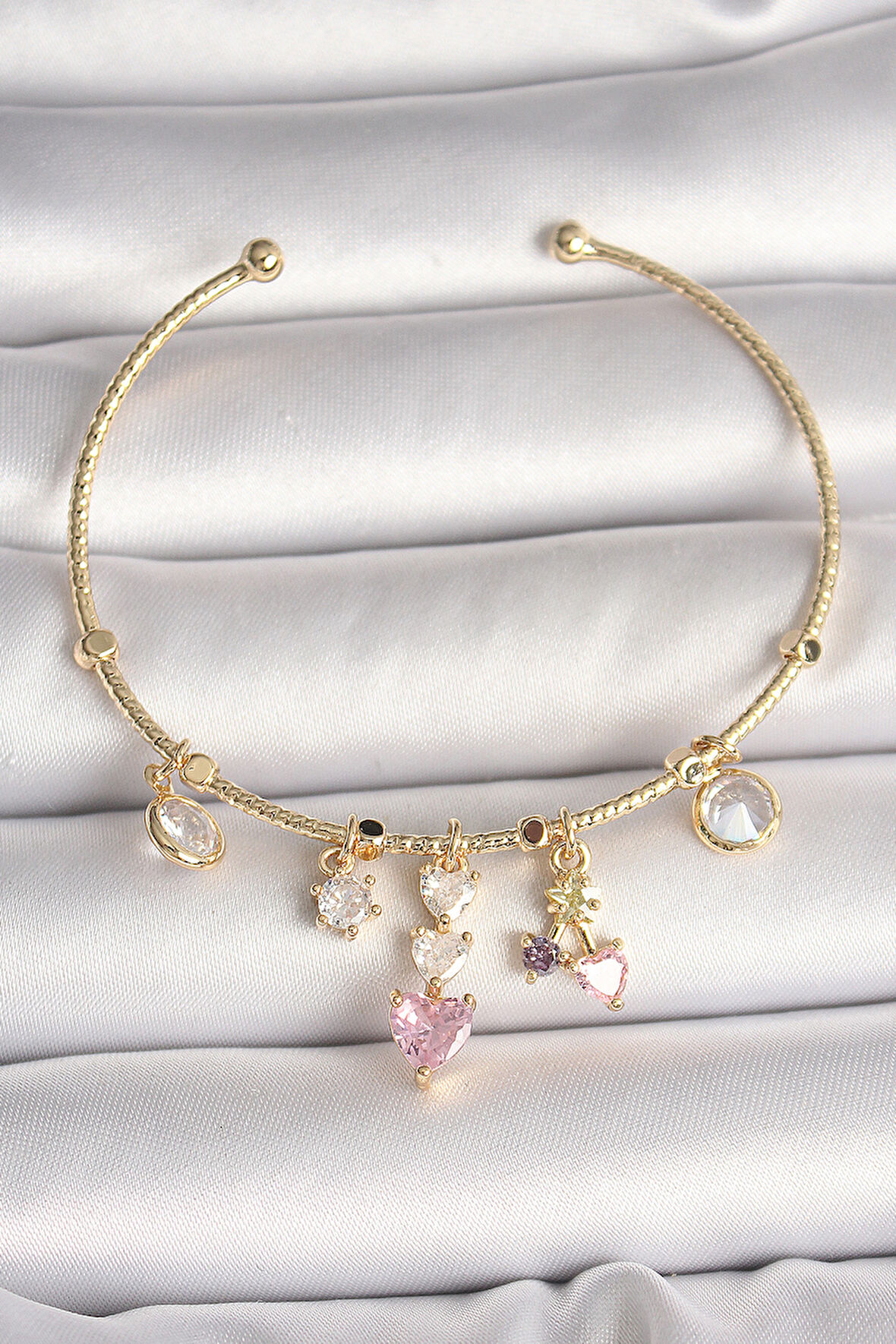 Pirinç Gold Renk Sallantı Zirkon Taşlı Kalp Figür Pembe Kalp Detay Charm Kadın Bileklik