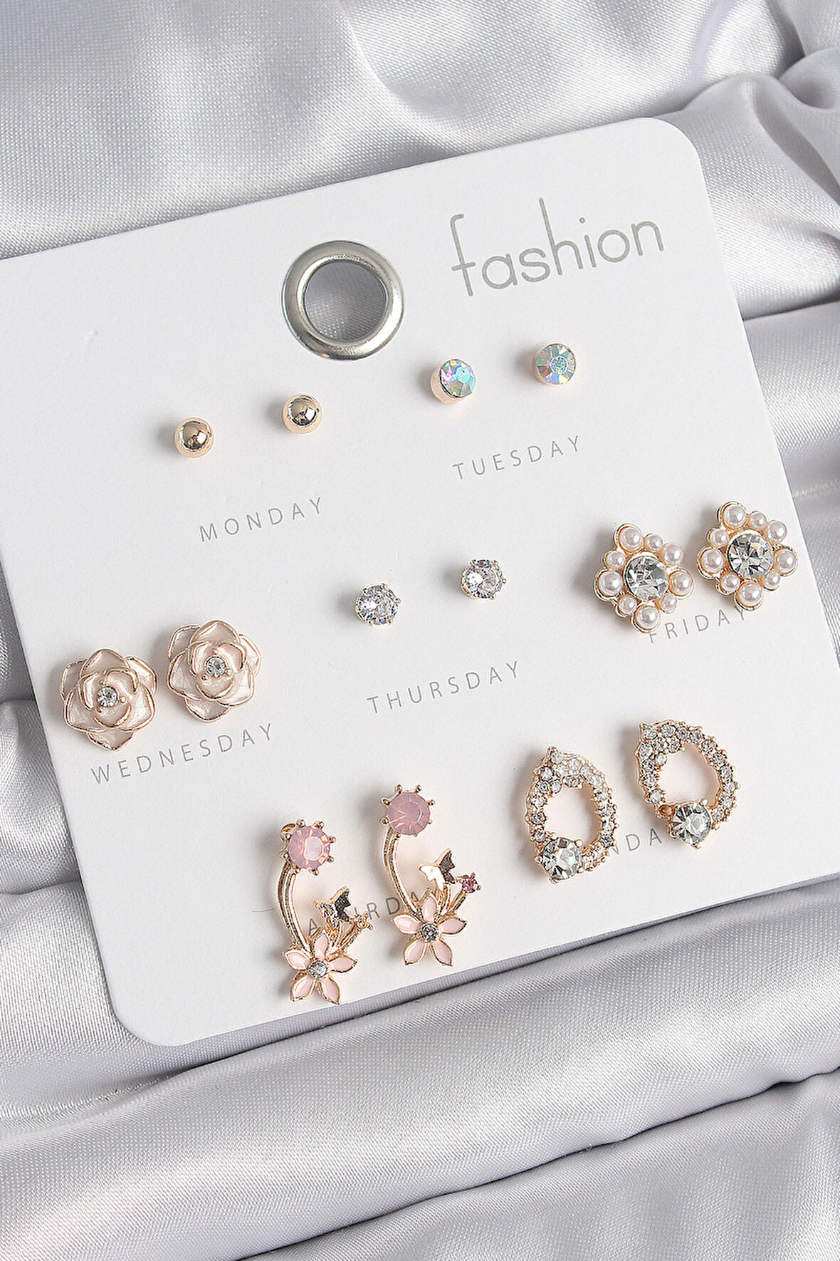 Pirinç Gold Renk Zirkon Taşlı Çiçek Figür 7 Çift Kadın Küpe Seti