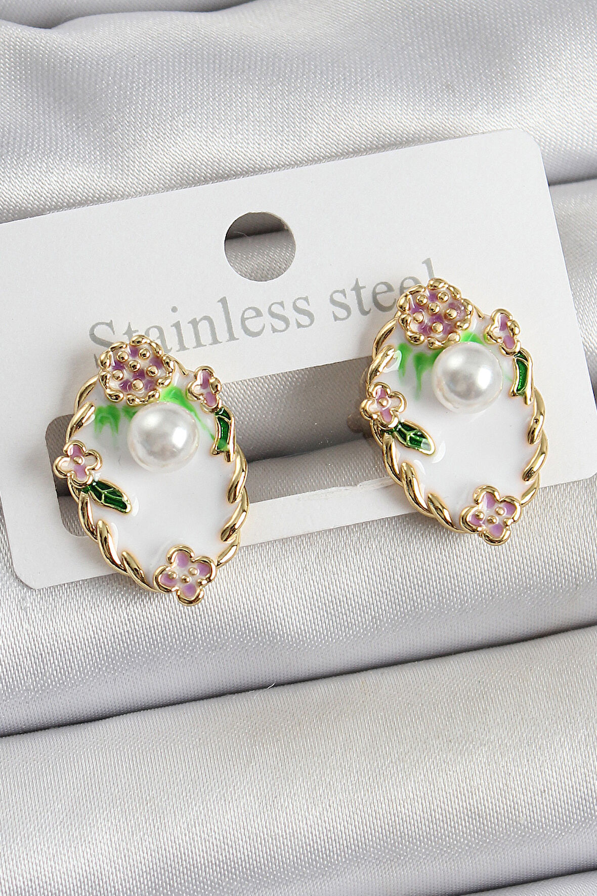 Pirinç Beyaz Mineli İnci Detaylı Sanatsal Portre Model Gold Renk Kadın Küpe