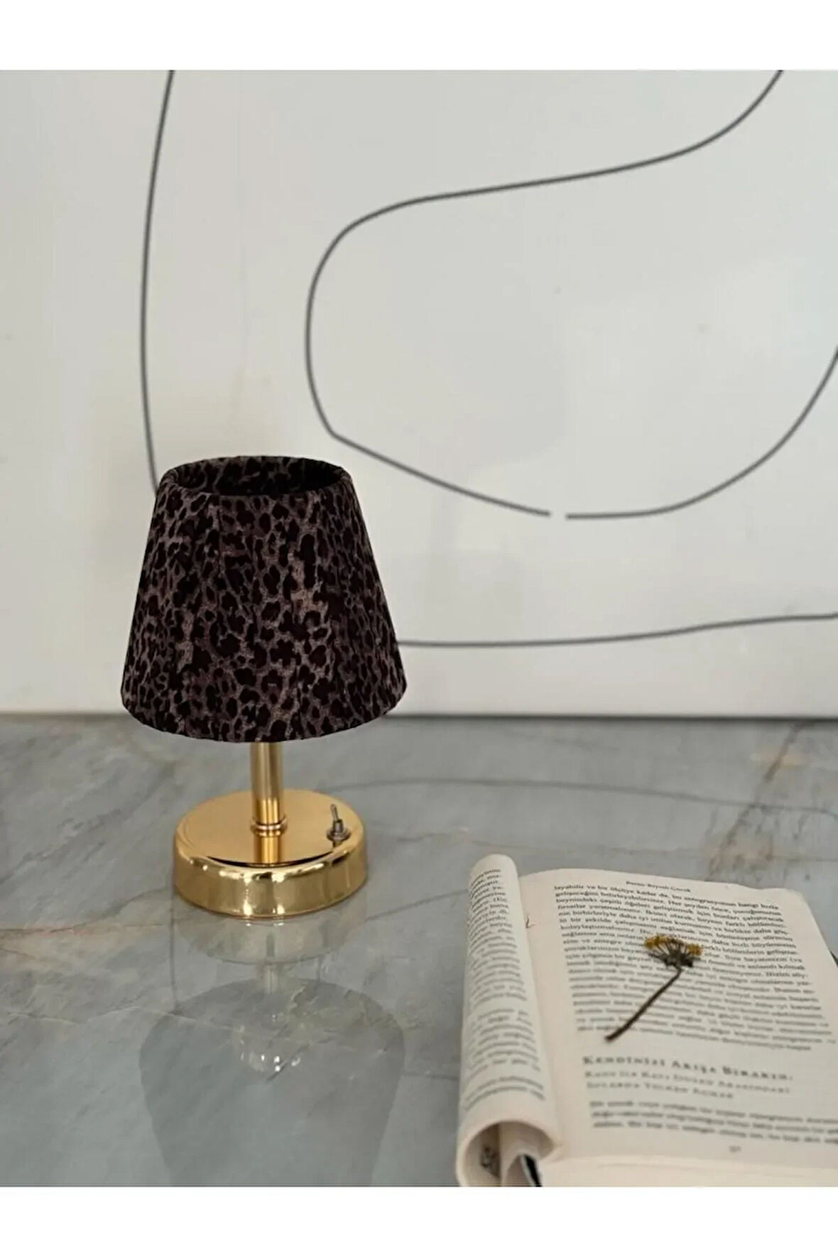 Kahverengi Leopar Desenli Kumaş Parlak Gold İskelet Tasarım Kablosuz Gece Masa Lambası