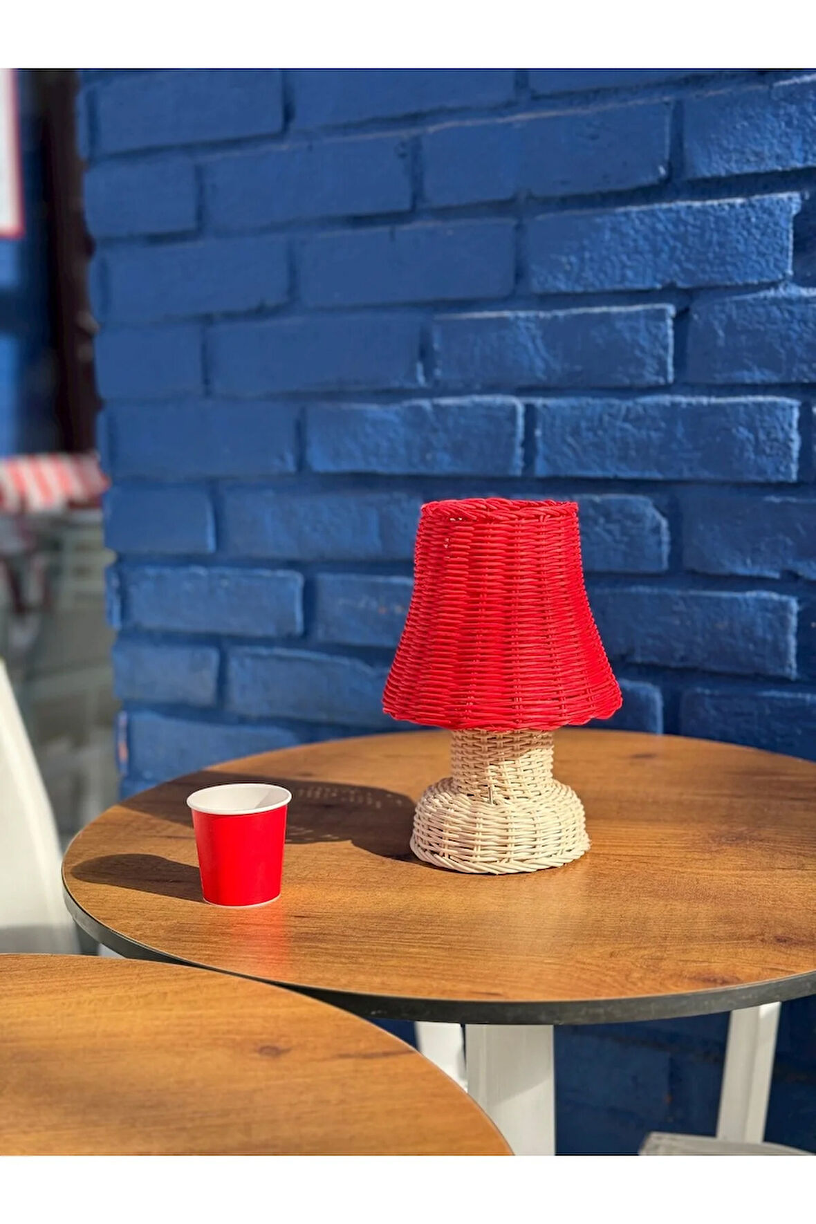 Kırmızı Rattan & Bambu Masa Üstü Kablosuz Pilli Abajur Alt- Üst Rattan Masa Lambası