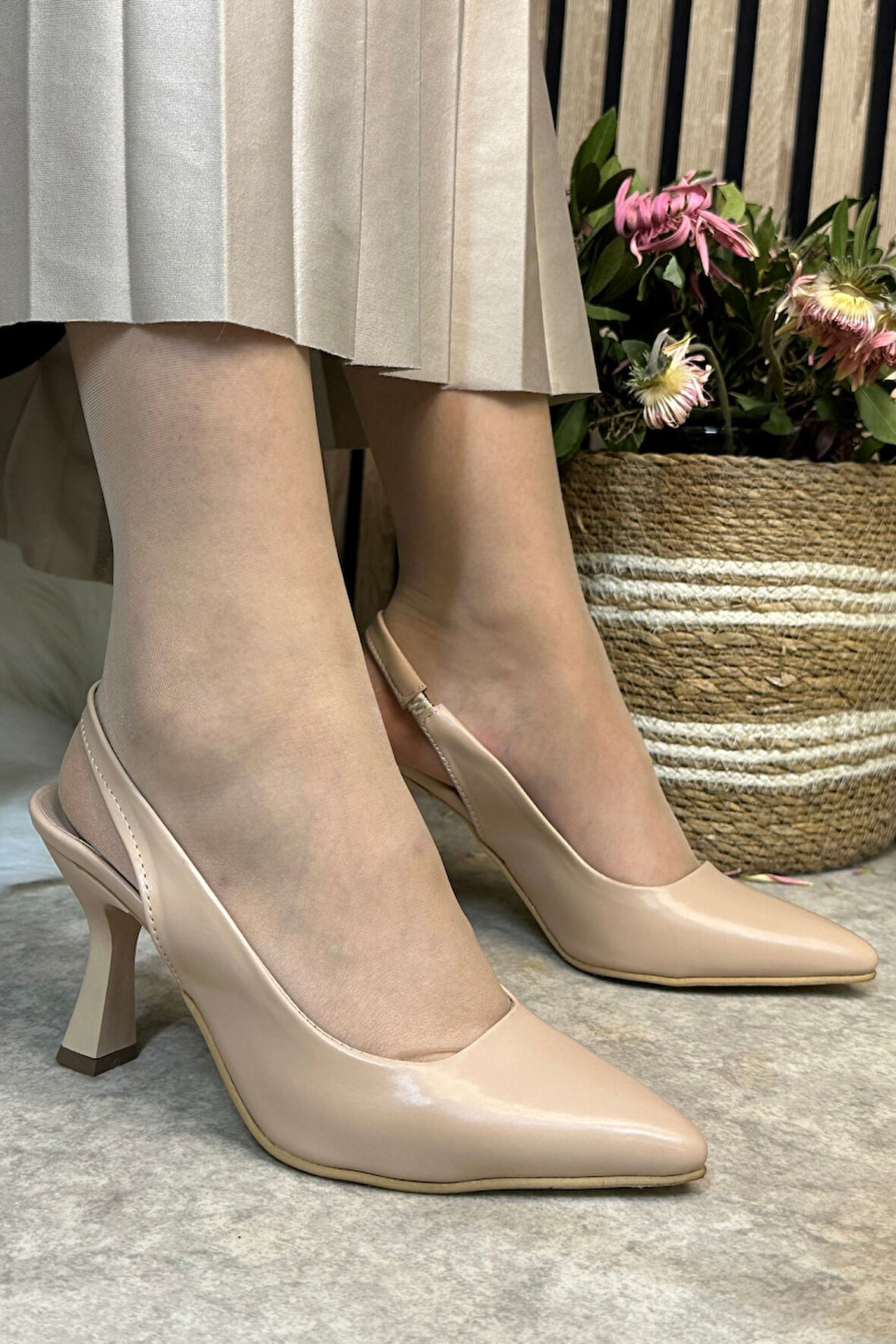 Günlük Kadın Sivri Burun Saten Kumaş Düz Desensiz İnce Arkası Açık Topuklu Model Abiye Ayakkabı 101b