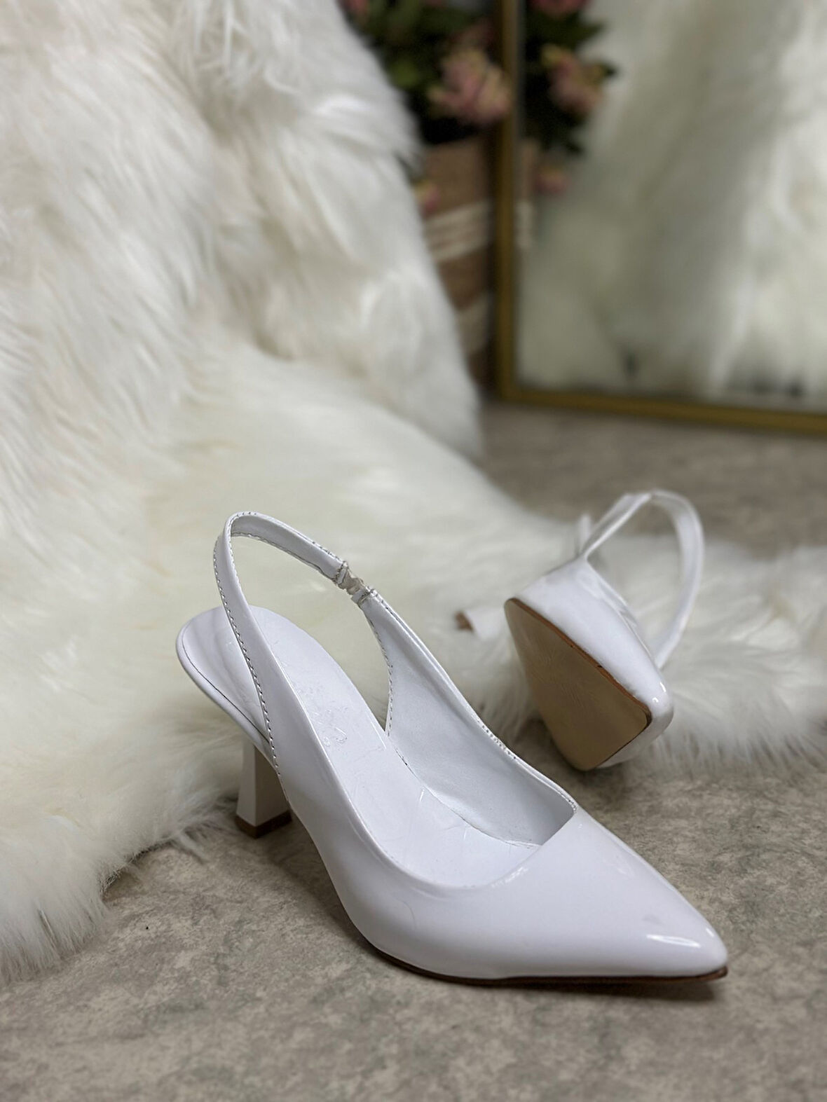 Günlük Kadın Sivri Burun Saten Kumaş Düz Desensiz İnce Arkası Açık Topuklu Model Abiye Ayakkabı 101b