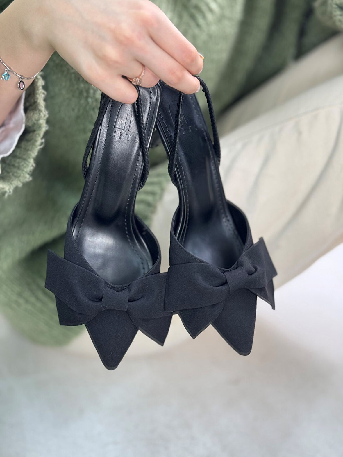 Günlük Kadın Siyah Ayakkabı Fiyonk Detaylı Esnek Bantlı Sivri Burun İnce Topuklu Abiye Ayakkabı 1027