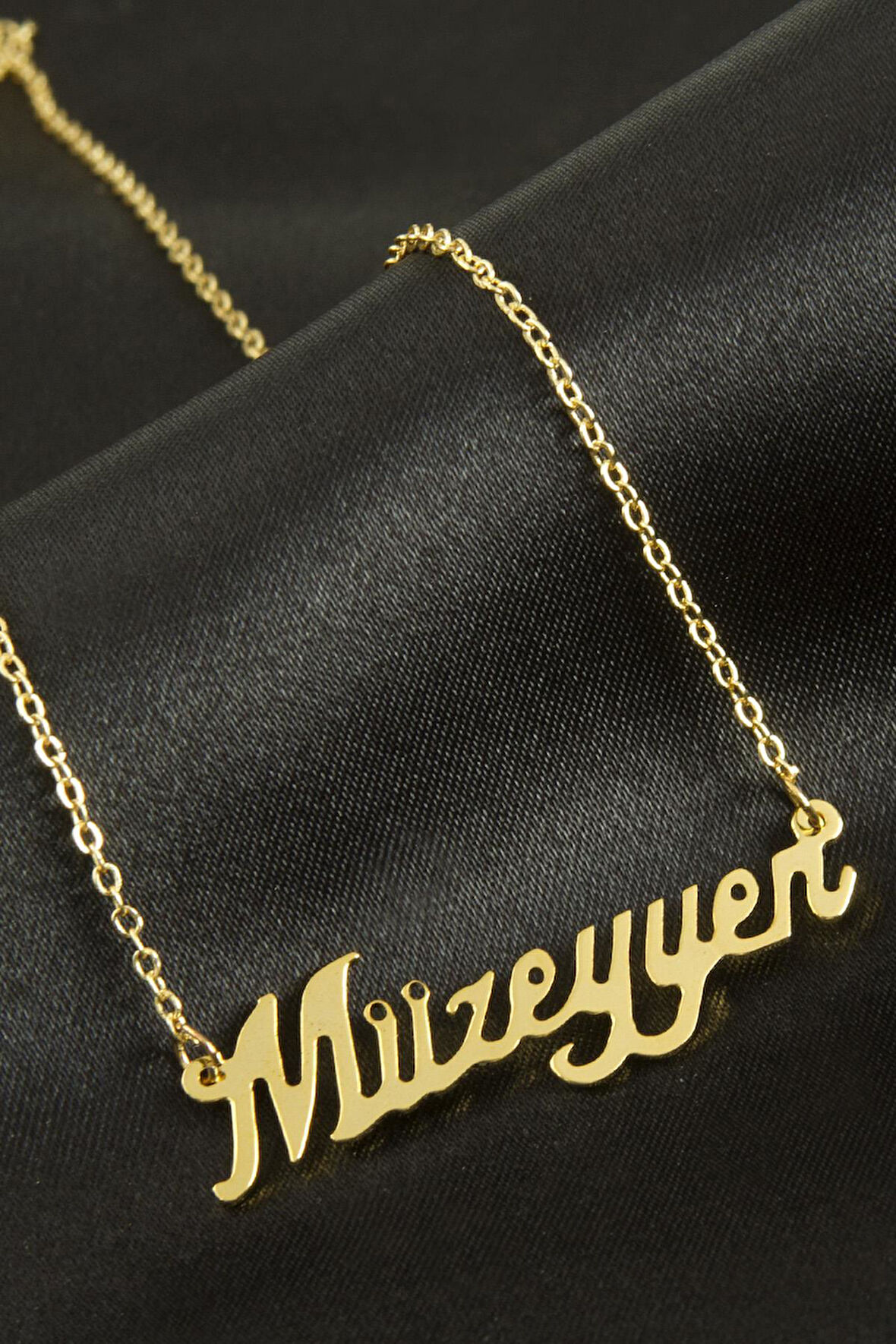 Müzeyyen isimli kolye (Kişiye Özel)