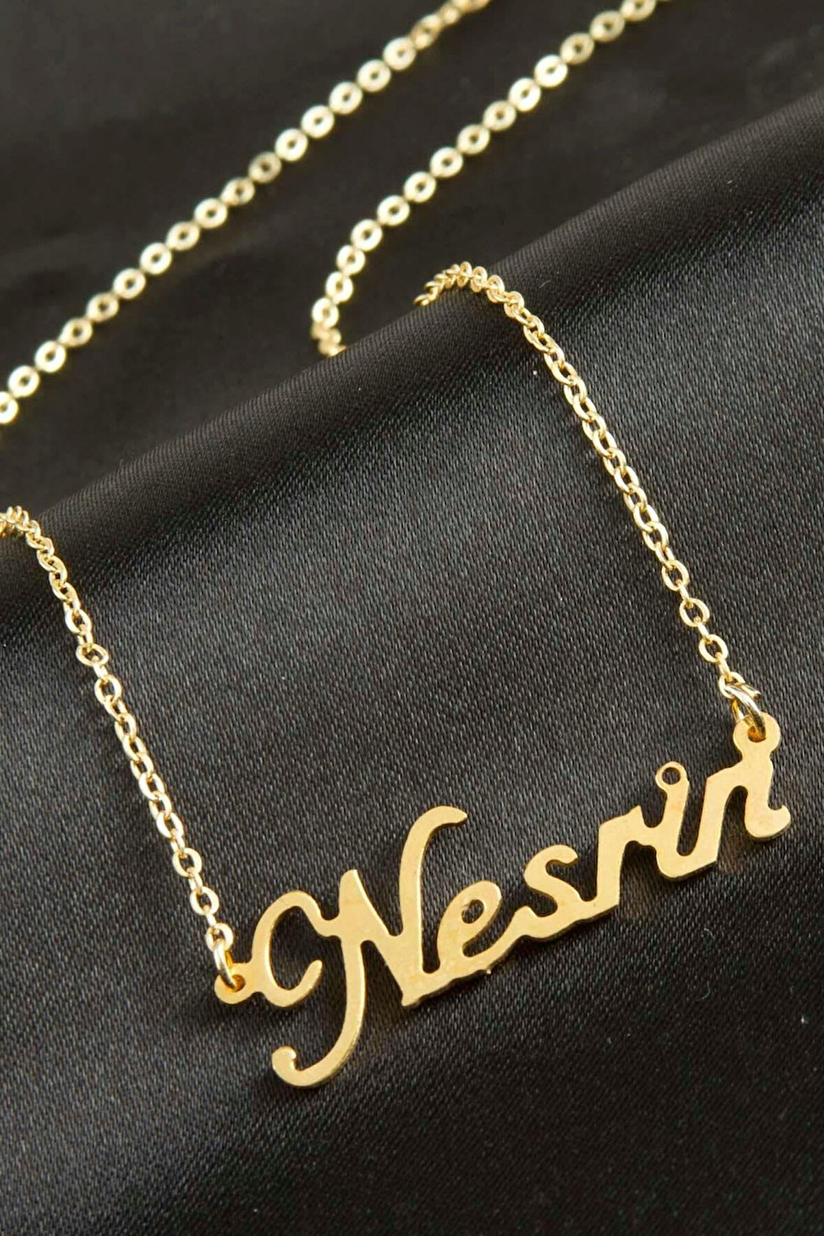 Nesrin isimli kolye (Kişiye Özel)