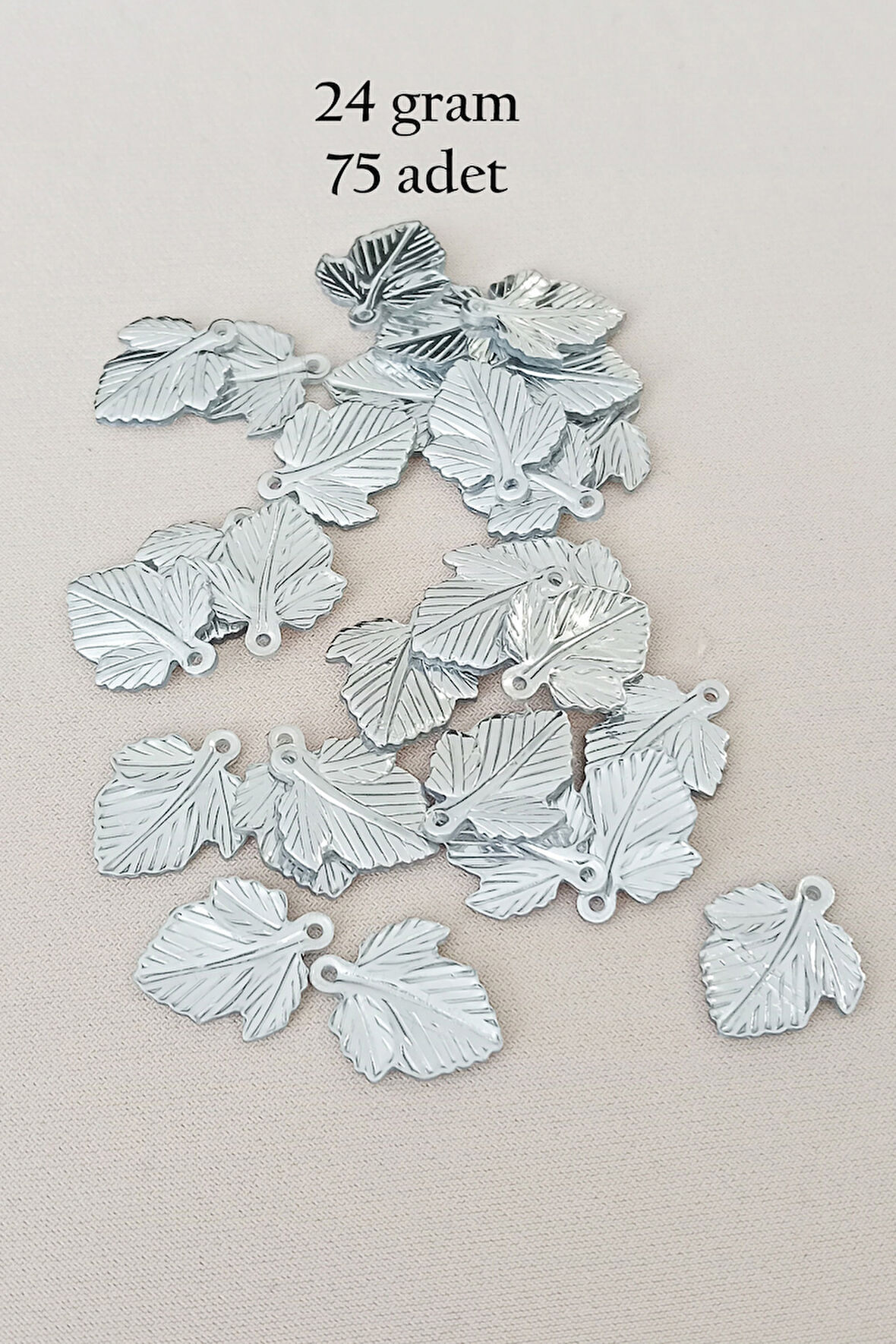 Oya Abiye Bileklik Kolye Pleksi Metalik Plastik Pul Gümüş Renk 24 gram 75 adet - BNC582