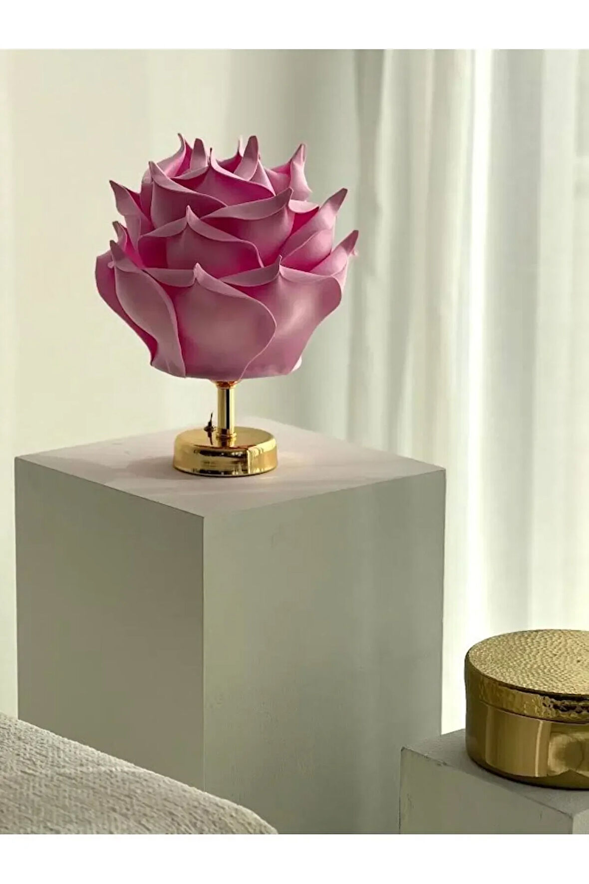 Pembe Eva Gül Tasarım Kablosuz Masa Lambası - Alt Parlak Gold