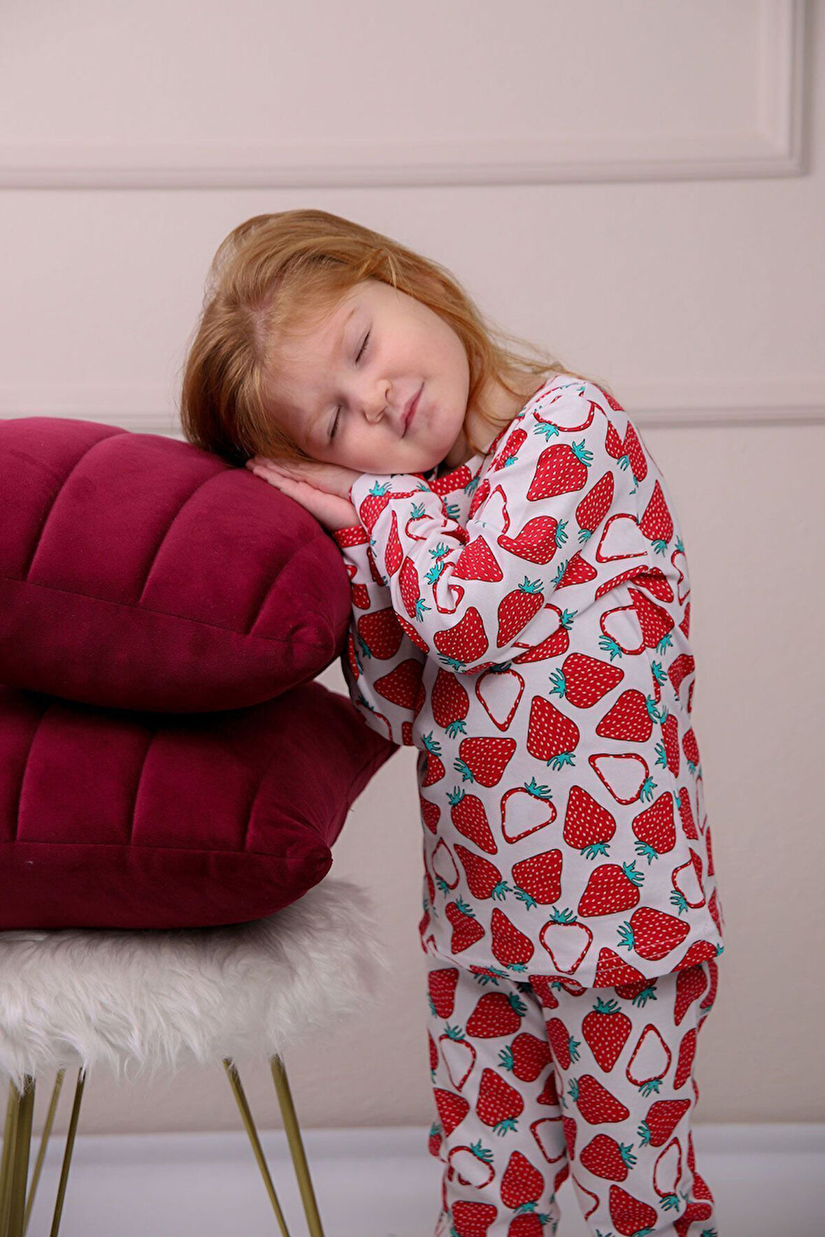 Çilek Desenli %100 Pamuk Kız Çocuk Pijama Takım