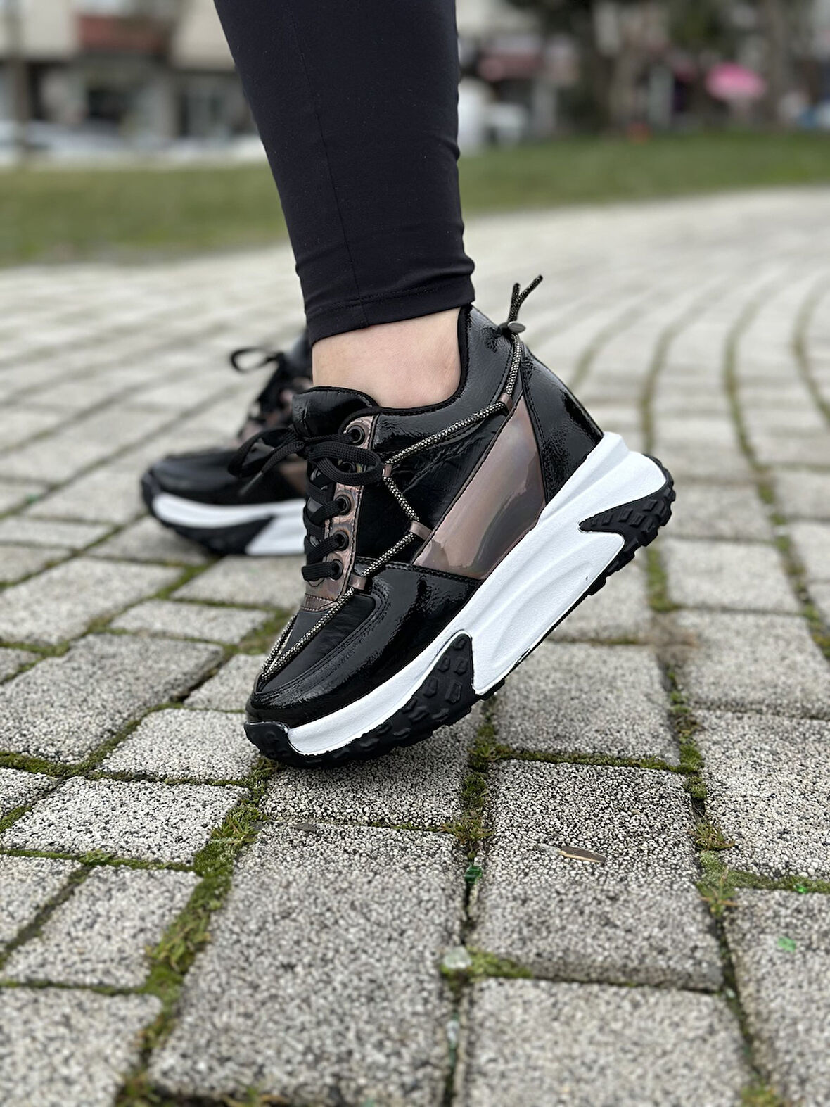 Günlük Kadın Sneaker Rugan Spor Ayakkabı Yüksek Kalın Topuklu Bağcıklı Taş Detaylı Hafif Rahat 1038