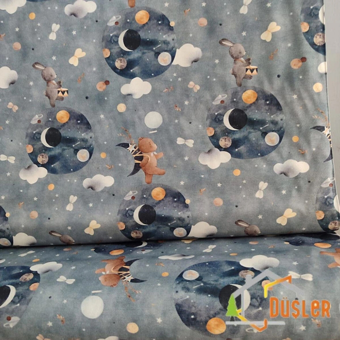 Uzayda Ayıcık Desenli, Çocuk ve Bebek İçin, Su ve Leke İtici Panama Keteni Küçükçalık Premier Duck Kumaş Bezi 100x180