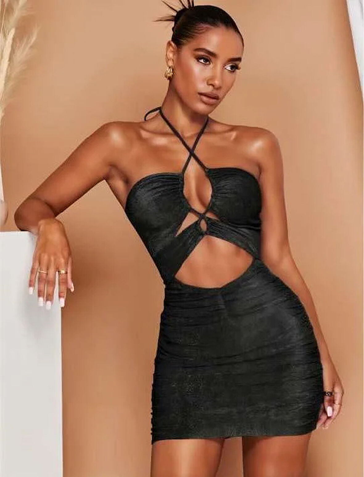 Aria's Closet Siyah Simli Boyundan Bağlamalı Göğüs Dekolteli Mini Club Elbisesi