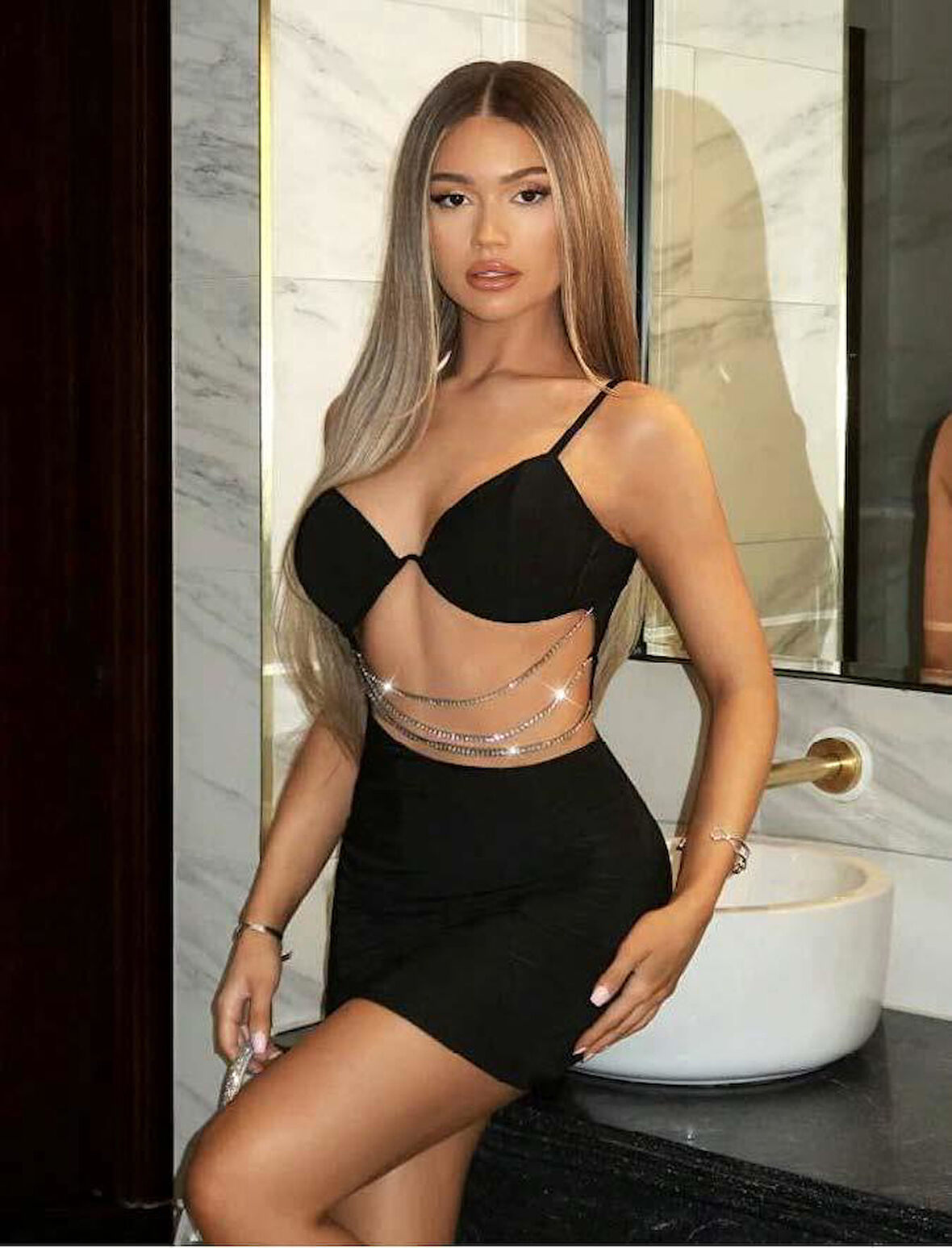 Aria's Closet Zincir Detaylı Göğüs Dekolteli Siyah Mini Club Elbisesi