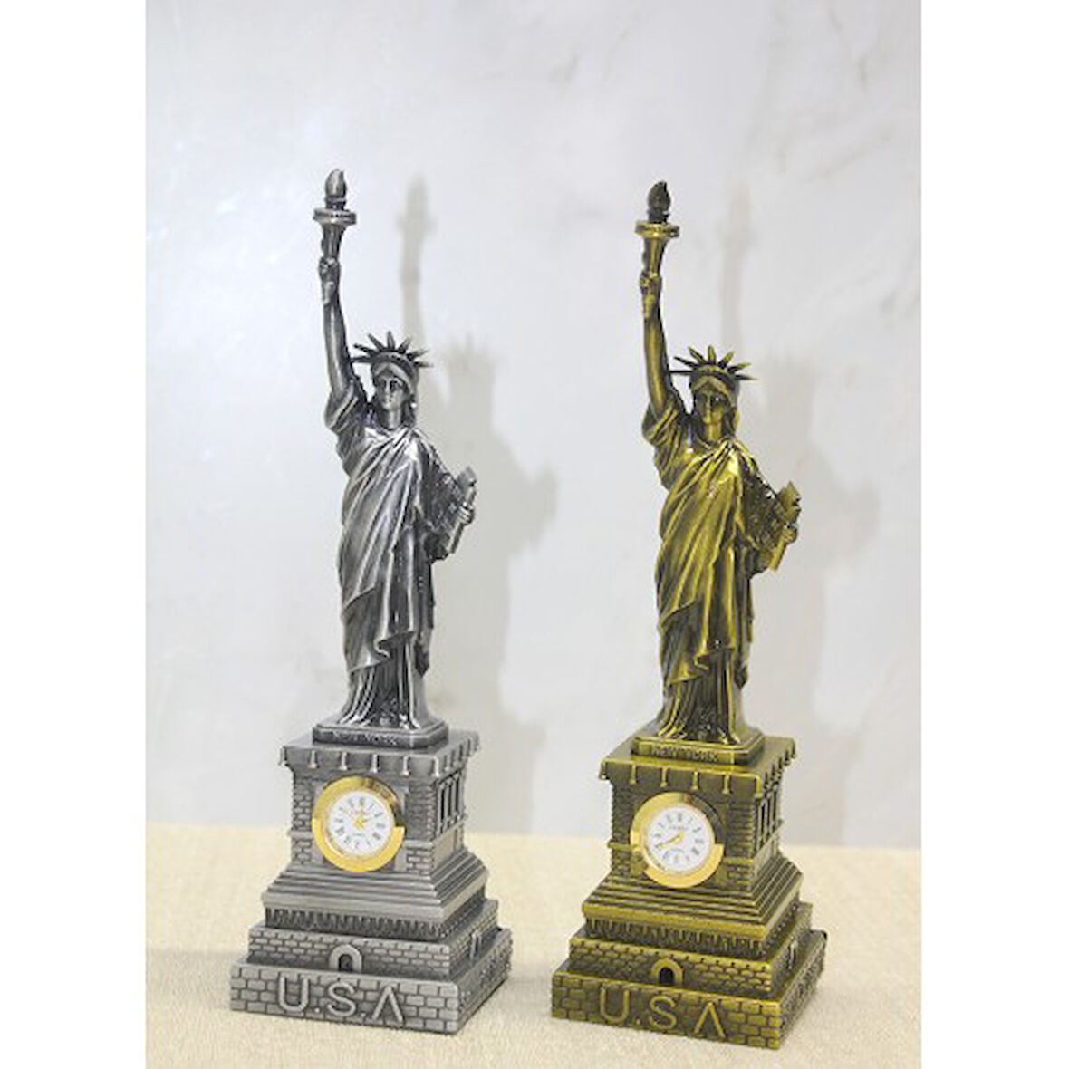Periboia Metal Saatli Özgürlük Anıtı 