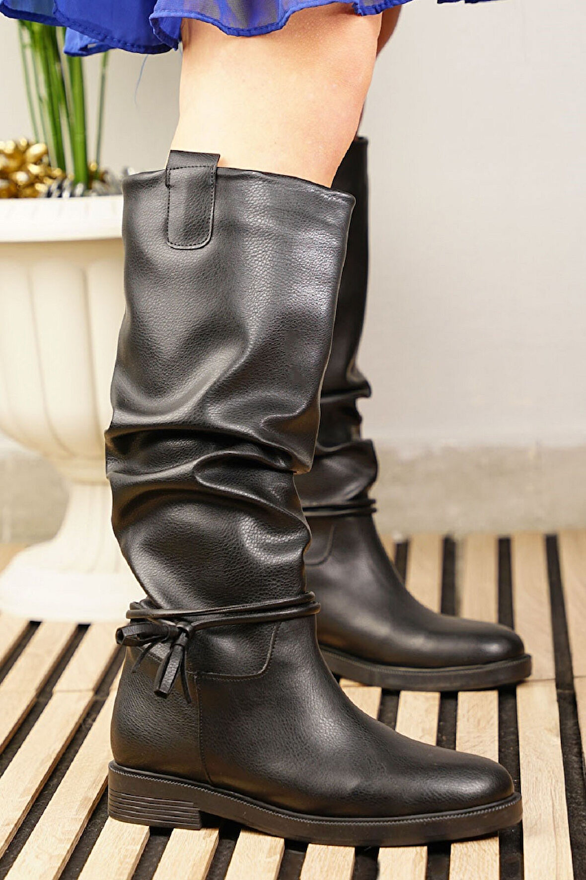 Günlük Kadın Diz Altı Çizme Körüklü Alçak Topuklu Tırtıklı Tabanlı Kürklü Astarlı Püskül Detay 1045