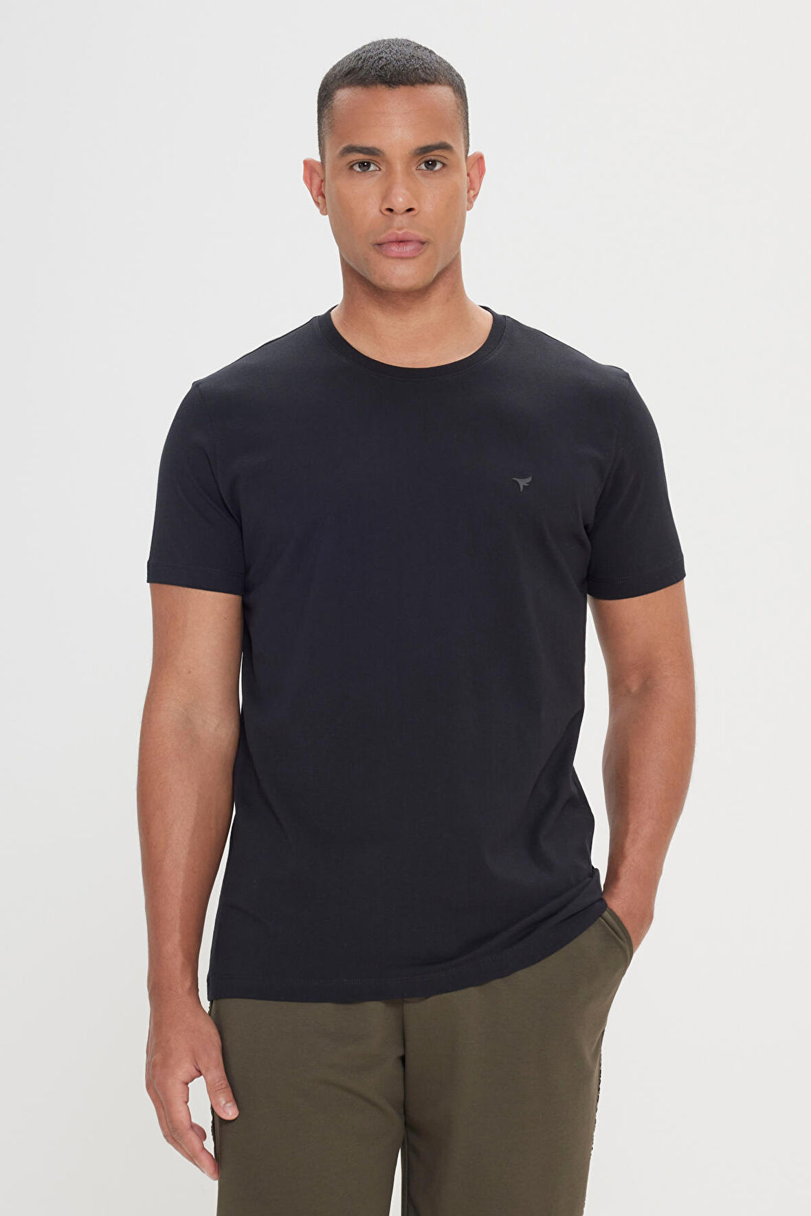 %100 Organik Pamuklu Erkek Siyah Slim Fit Dar Kesim Bisiklet Yaka Tişört