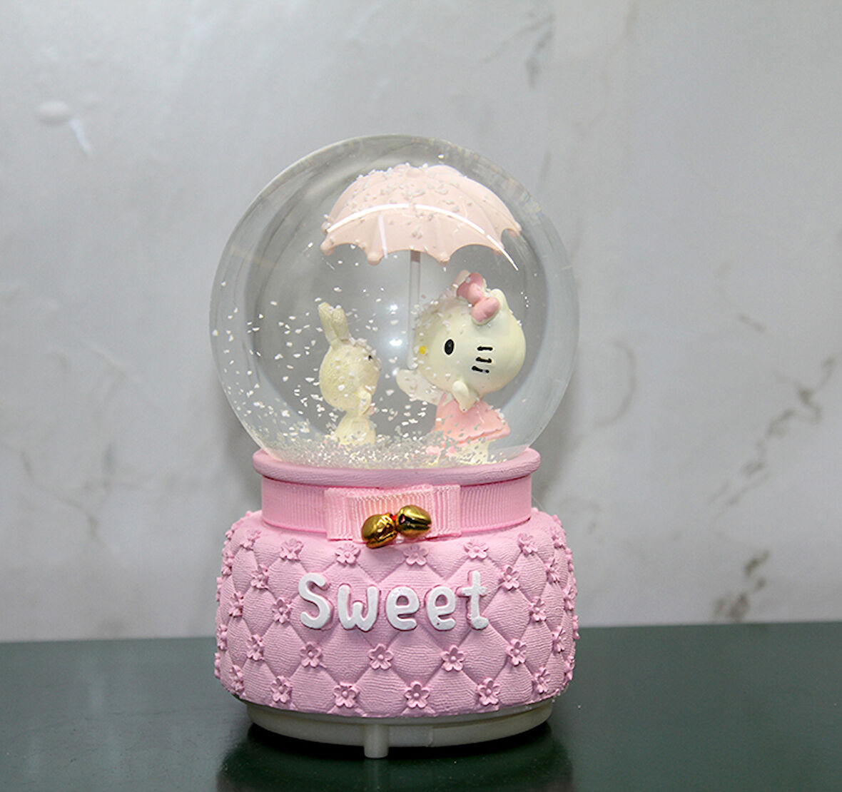 Hello Kitty Işıklı Müzikli Kar Küresi Orta Boy Model 2 