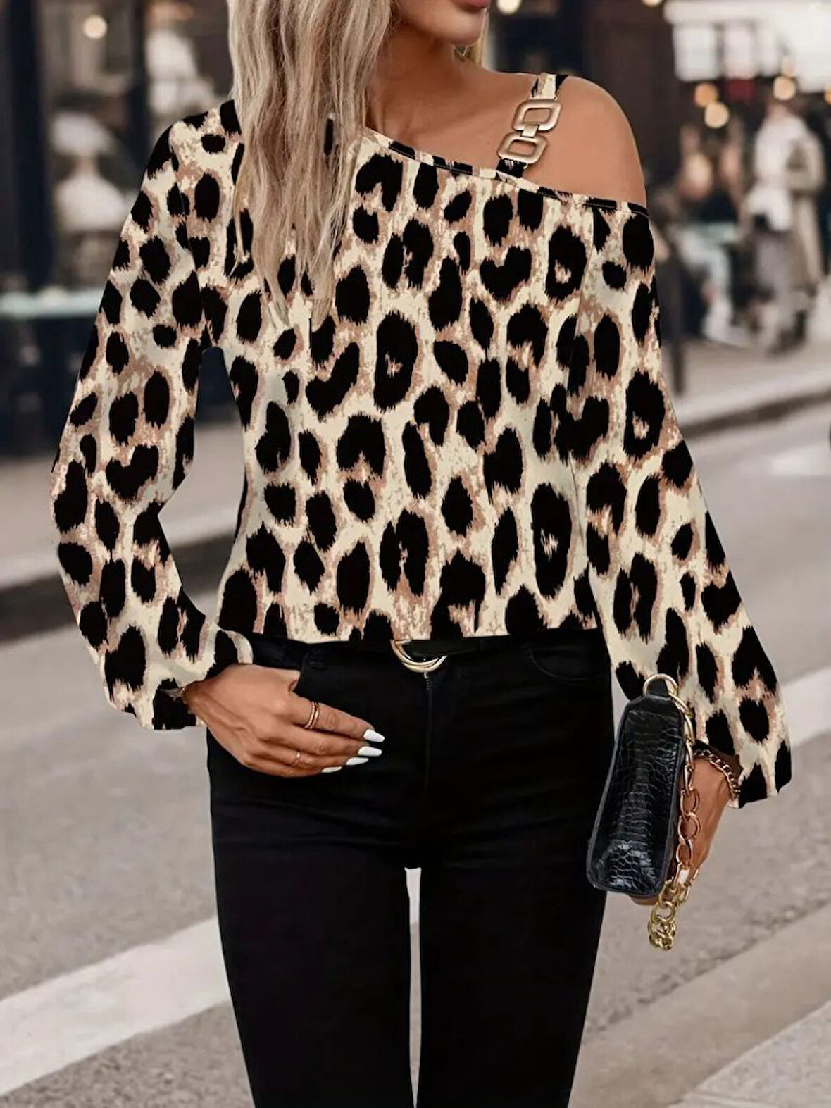 Kadın Uzun Kollu Tek Omuzu Açık Tokalı Leopar Desenli Modal Bluz