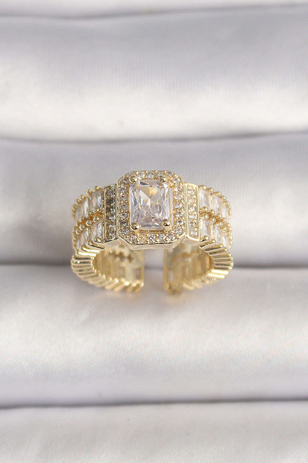 Pirinç Gold Renk Ayarlanabilir Baget Zirkon Taş Model Kadın Yüzük