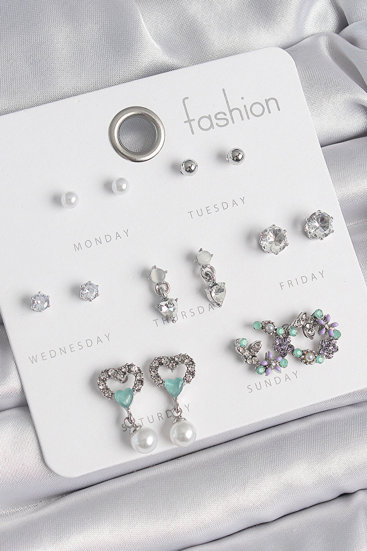 Pirinç Gümüş Renk Zirkon Taşlı Sallantılı Kalp Model Çiçek Detay 7 Çift Kadın Küpe Seti