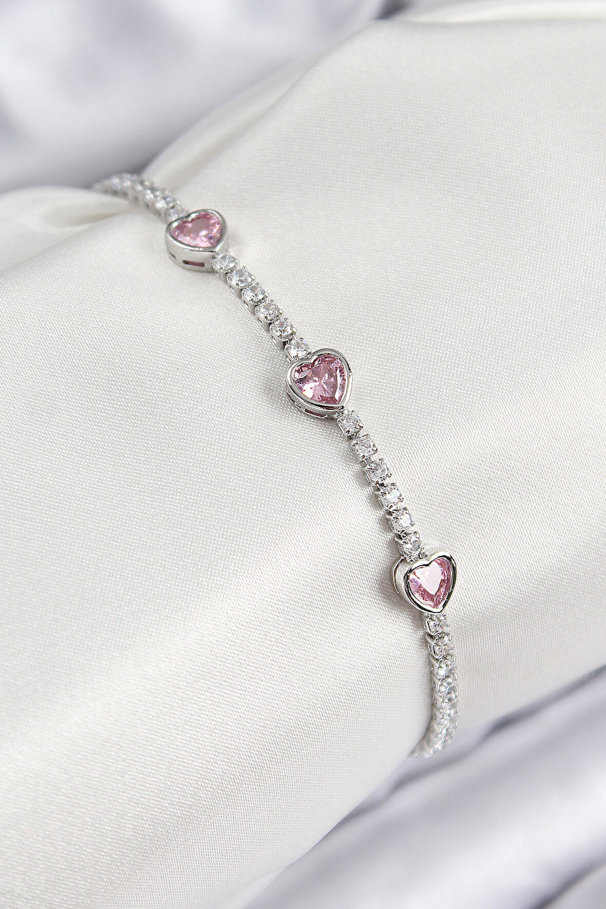 Pirinç Zirkon Taşlı Pembe Kalp Model Gümüş Renk Kadın Bileklik
