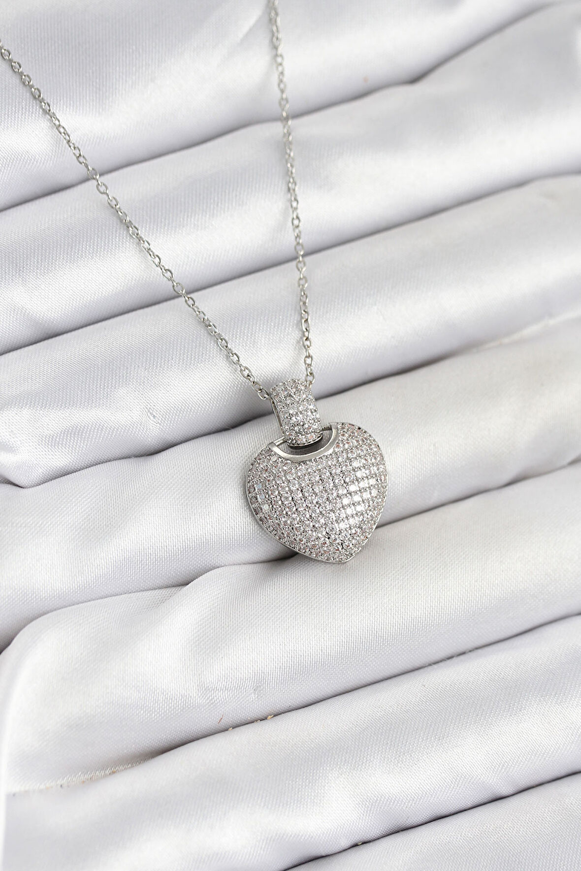 316L Çelik Zincir Gümüş Renk Zirkon Taşlı Kalpli Kadın Kolye EB-BKO10606