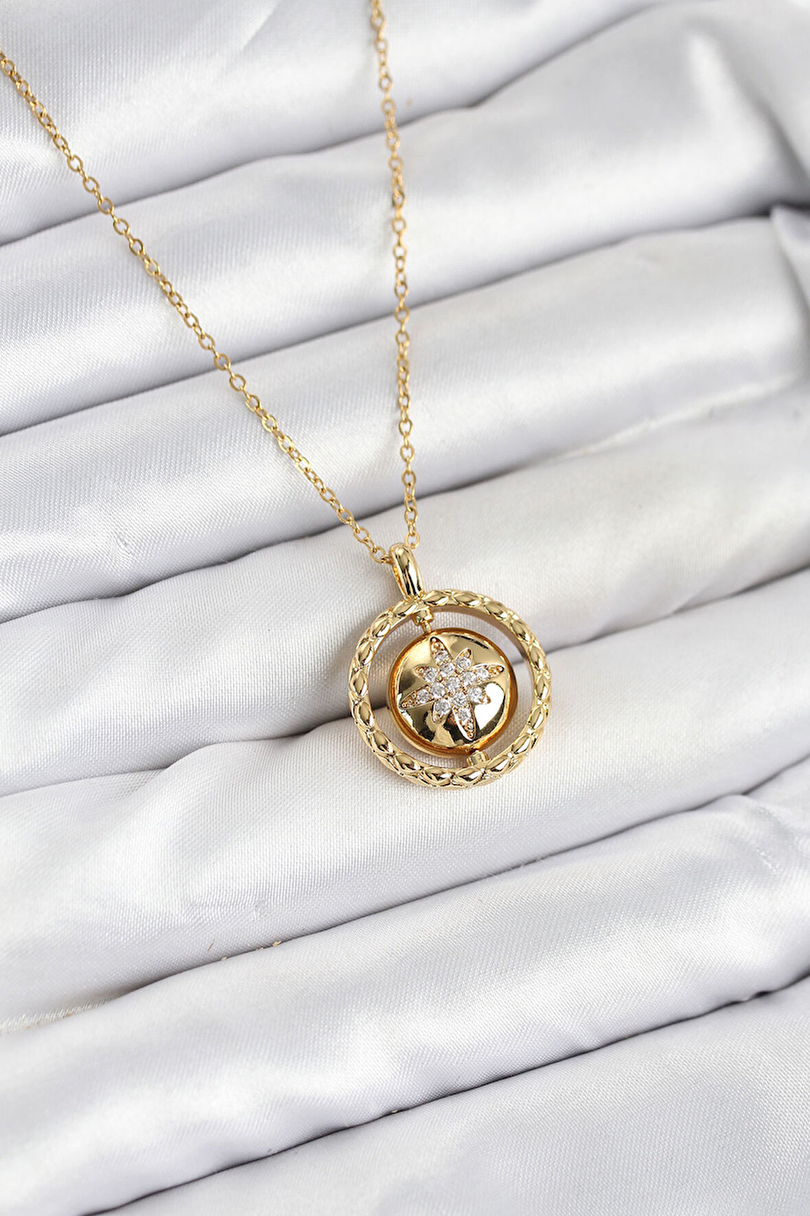 316L Çelik Zincir Gold Renk Kutup Yıldızı Model Kadın Kolye EB-BKO10614