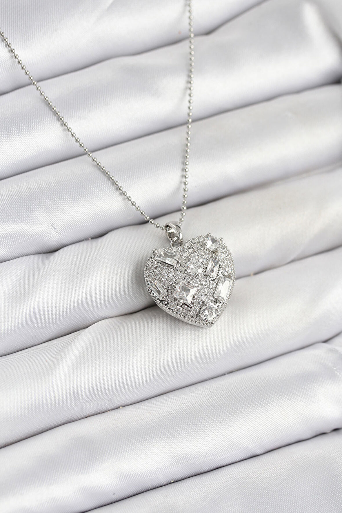 316L Çelik Zincir Gümüş Zirkon Taşlı Kalpli Kadın Kolye EB-BKO10625