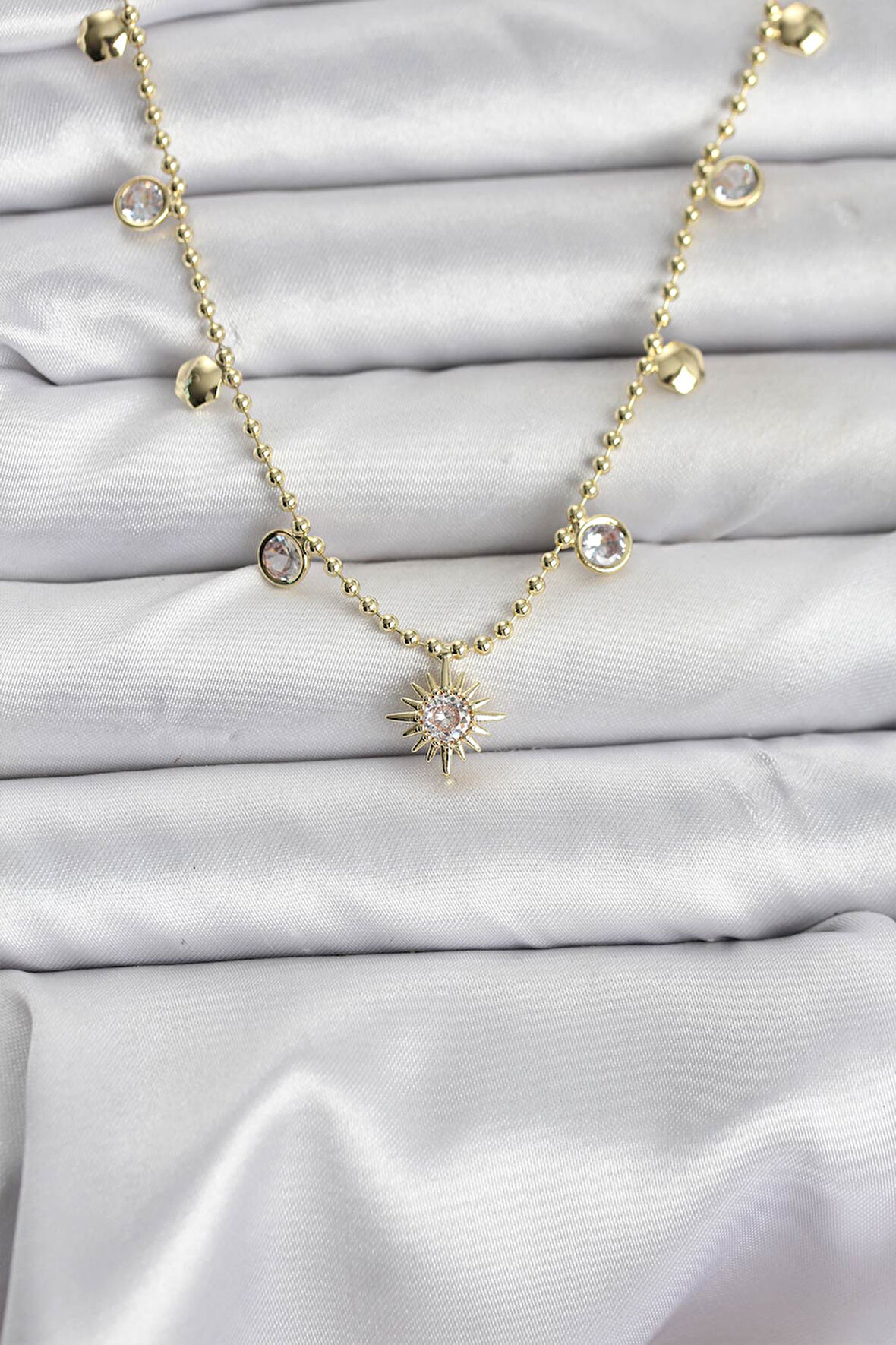 Zirkon Taşlı Kutup Yıldızı Model Pirinç Gold Renk Kadın Kolye EB-BKO10648