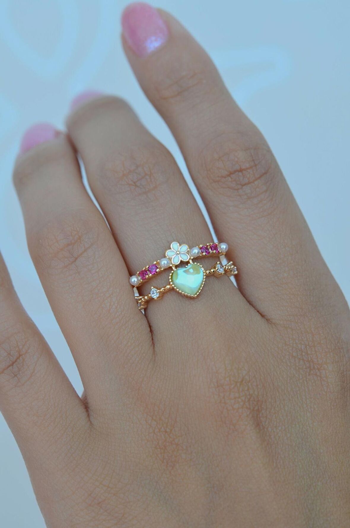 İki Sıralı Kalpli Çiçekli Fuşya Taşlı Renkli Yüzük