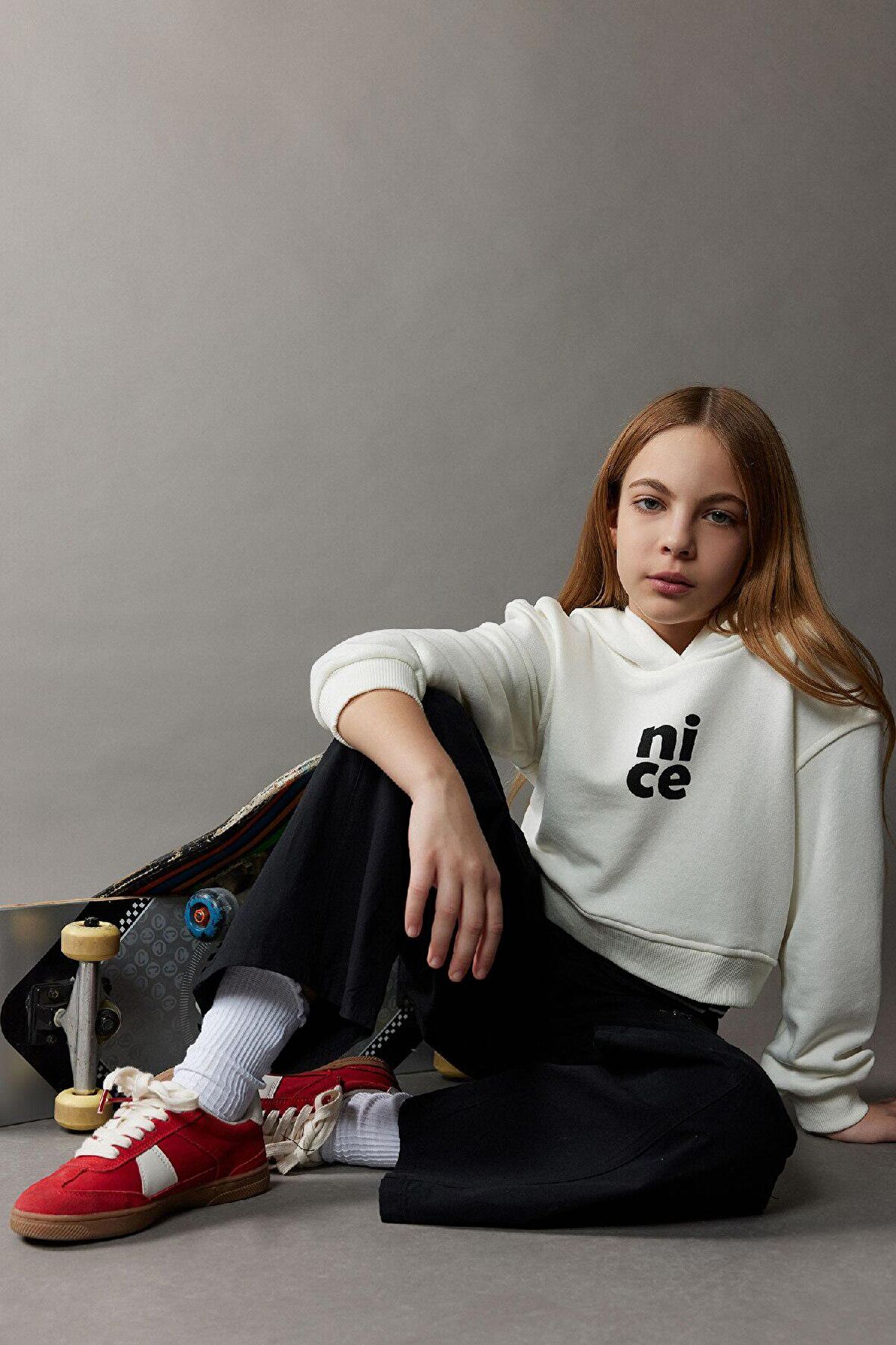 DeFacto Kız Çocuk Relax Fit Kapüşonlu Baskılı Sweatshirt E0462A825SPER85