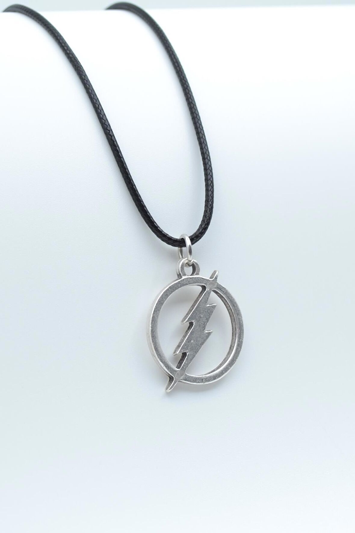 Şimşek - The Flash Kolye Deri İp Kolye Gümüş Kaplama Erkek Kadın Kolye