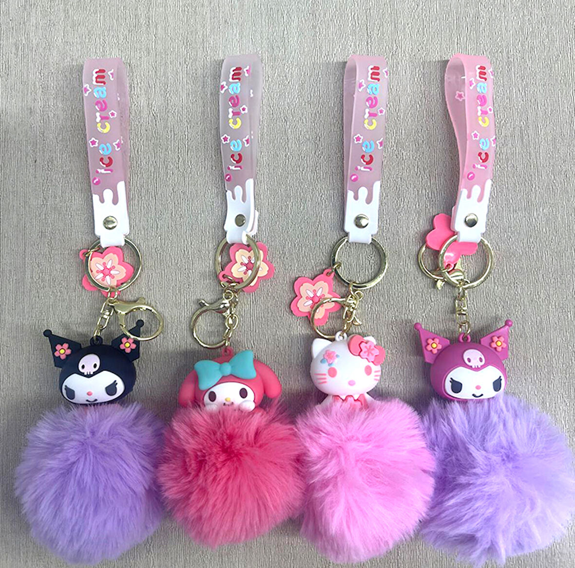Ponponlu Kuromi Ve Hello Kitty farklı Anahtarlık 