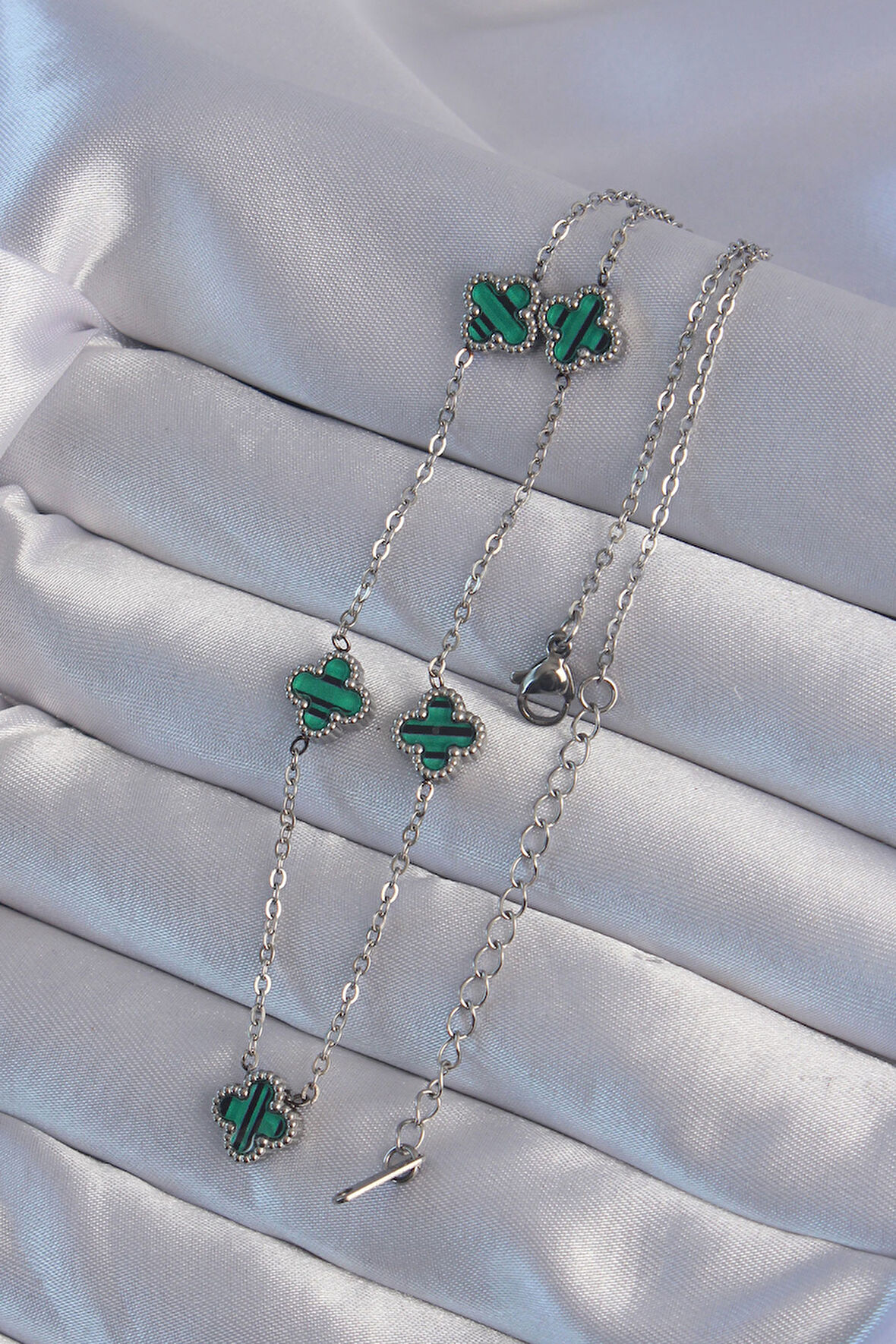  316L Çelik Gümüş Renk Minimal Yeşil Mineli Yonca Kolye